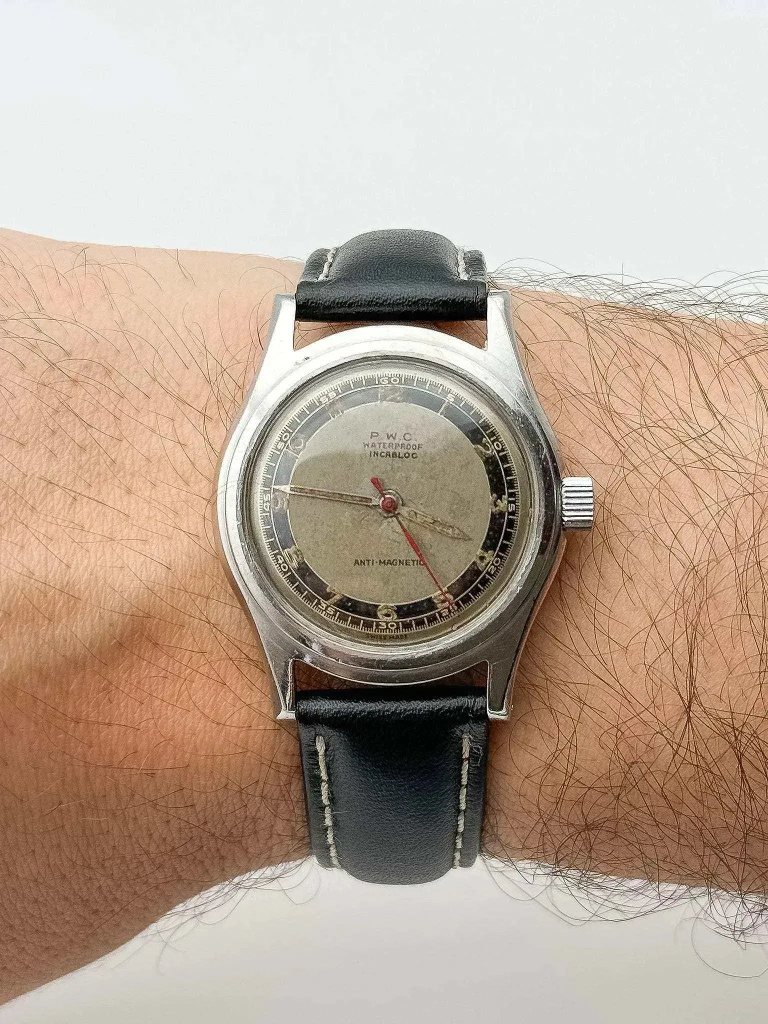 Practical Watch Co (P.W.C) - Montre de la Guerre de Corée - 1950s - Atelier Victor