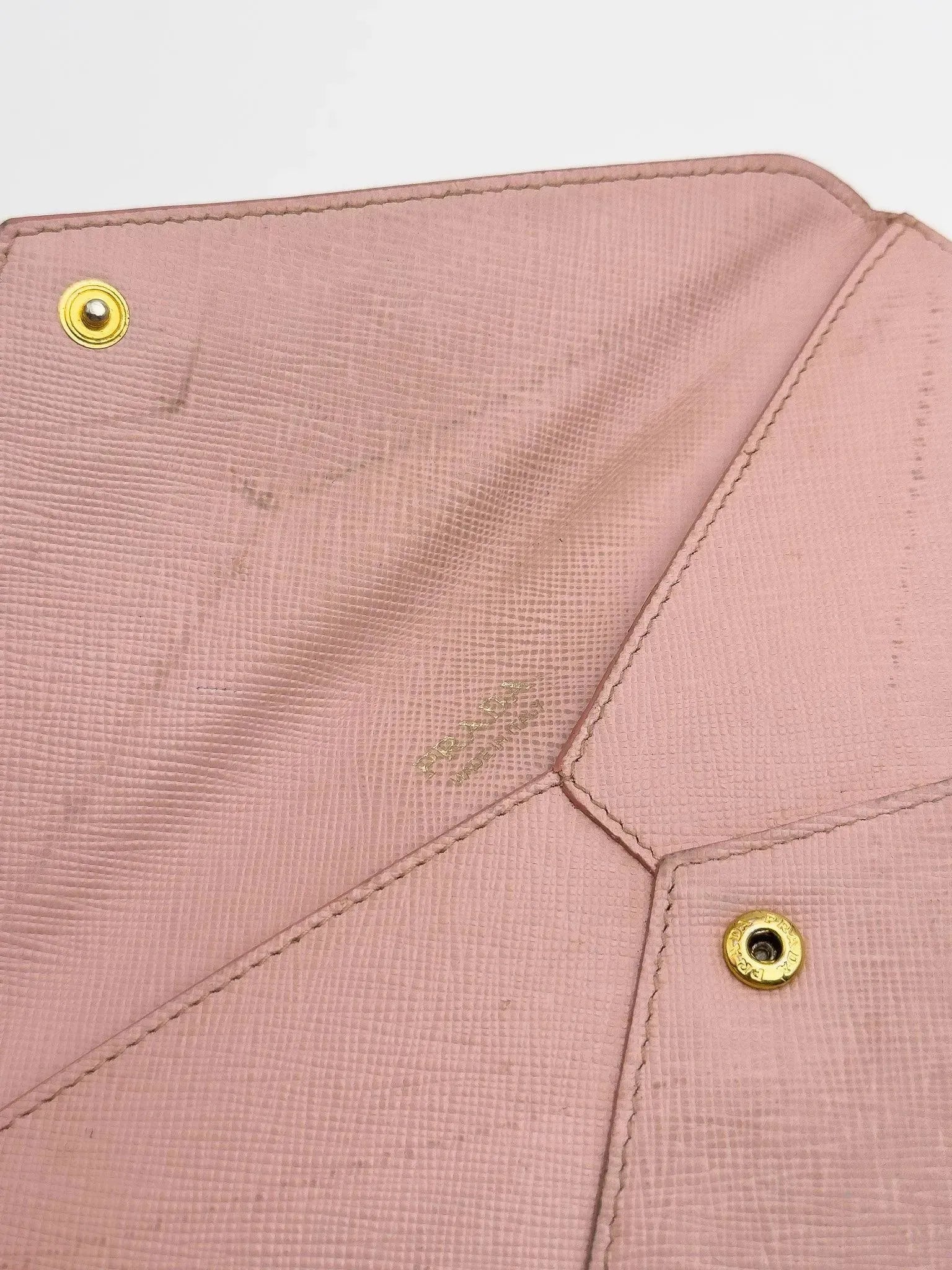 Prada - Portefeuille Rose avec Métal Doré - Atelier Victor - Vintage Shop