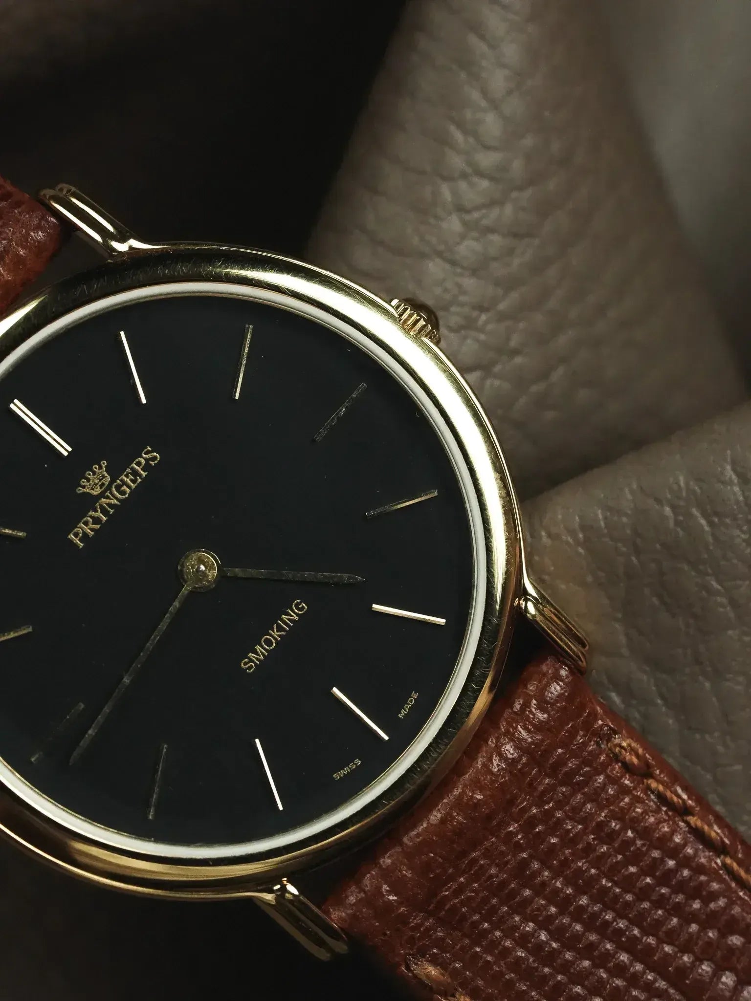 Pryngeps - Smoking montre habillée or cadran noir - NOS - 1990s - Atelier Victor