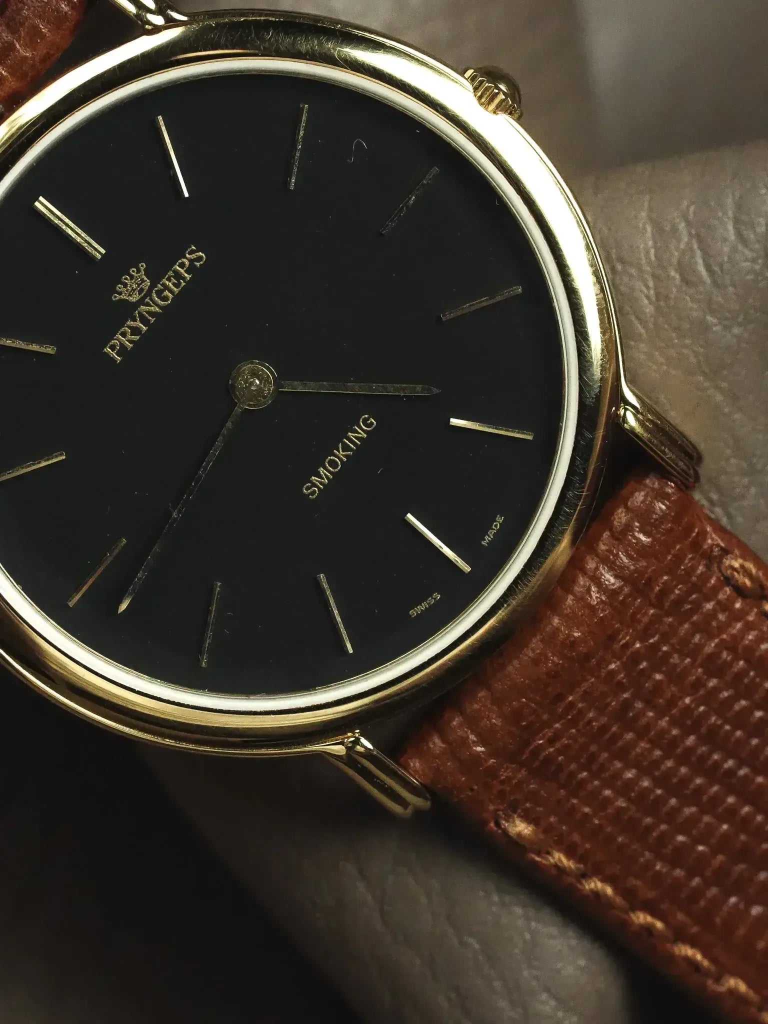 Pryngeps - Smoking montre habillée or cadran noir - NOS - 1990s - Atelier Victor