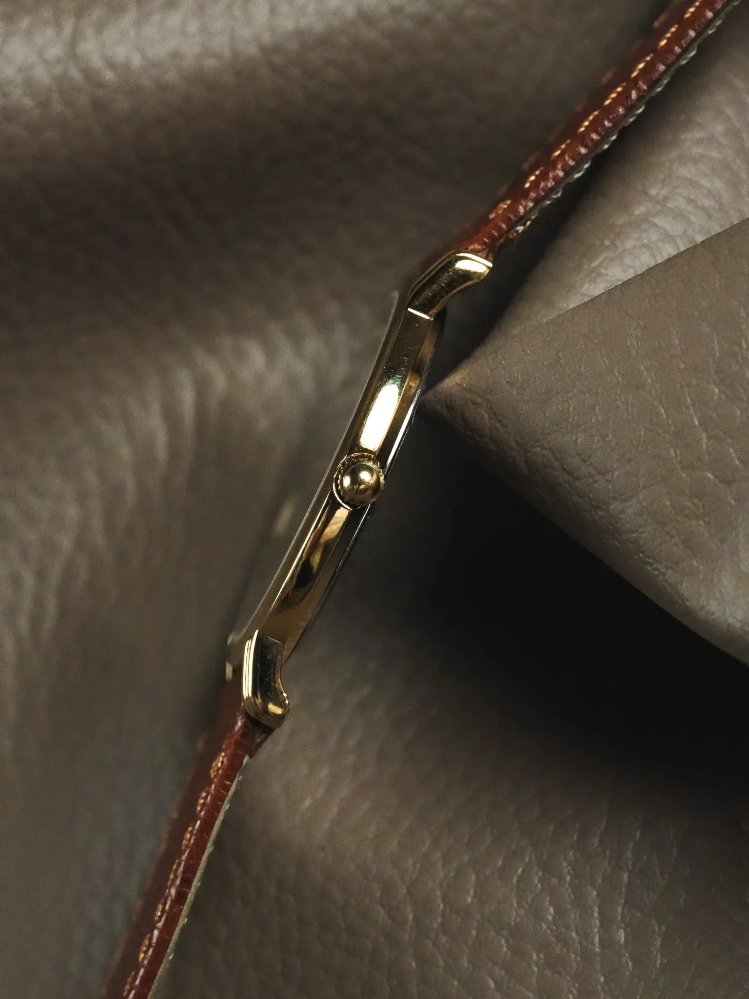 Pryngeps - Smoking montre habillée or cadran noir - NOS - 1990s - Atelier Victor - Vintage Shop