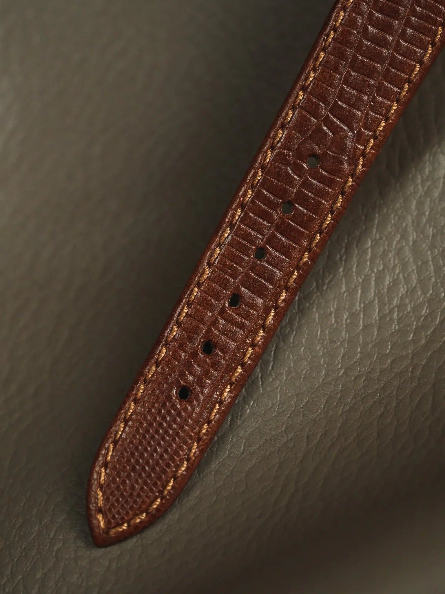 Pryngeps - Smoking montre habillée or cadran noir - NOS - 1990s - Atelier Victor - Vintage Shop