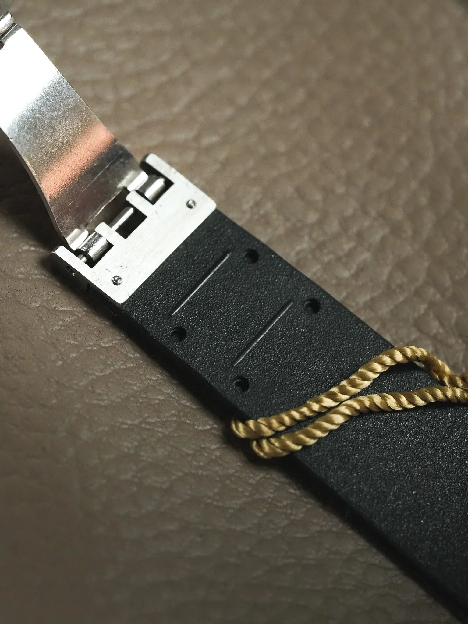 Pryngeps - Style "Hublot" Acier Or - Neuve de stock - 1990s - Atelier Victor - Vintage Shop