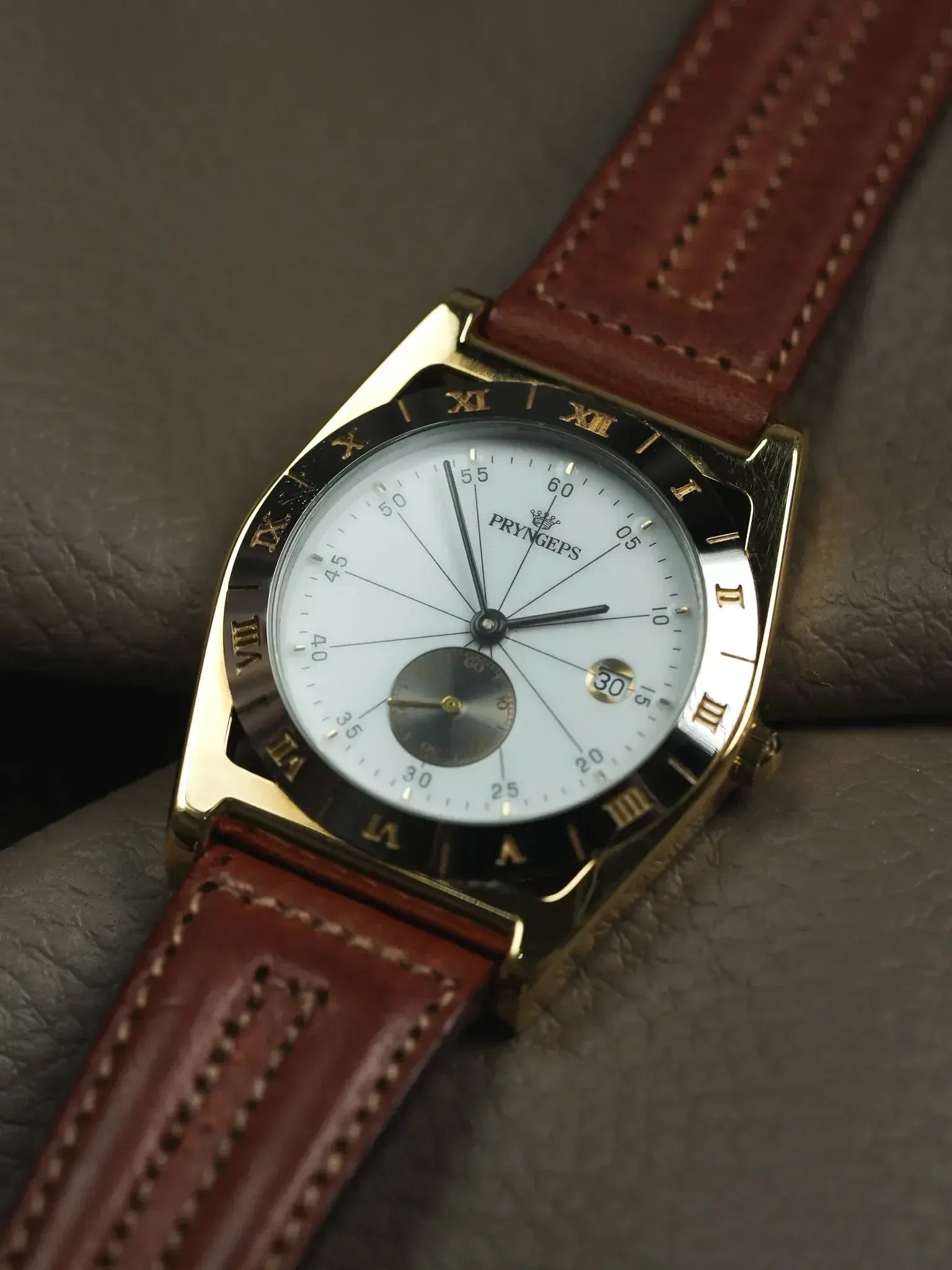 Pryngeps - Tonneau Lunette anthracite plaqué or - NOS - 1990s - Atelier Victor