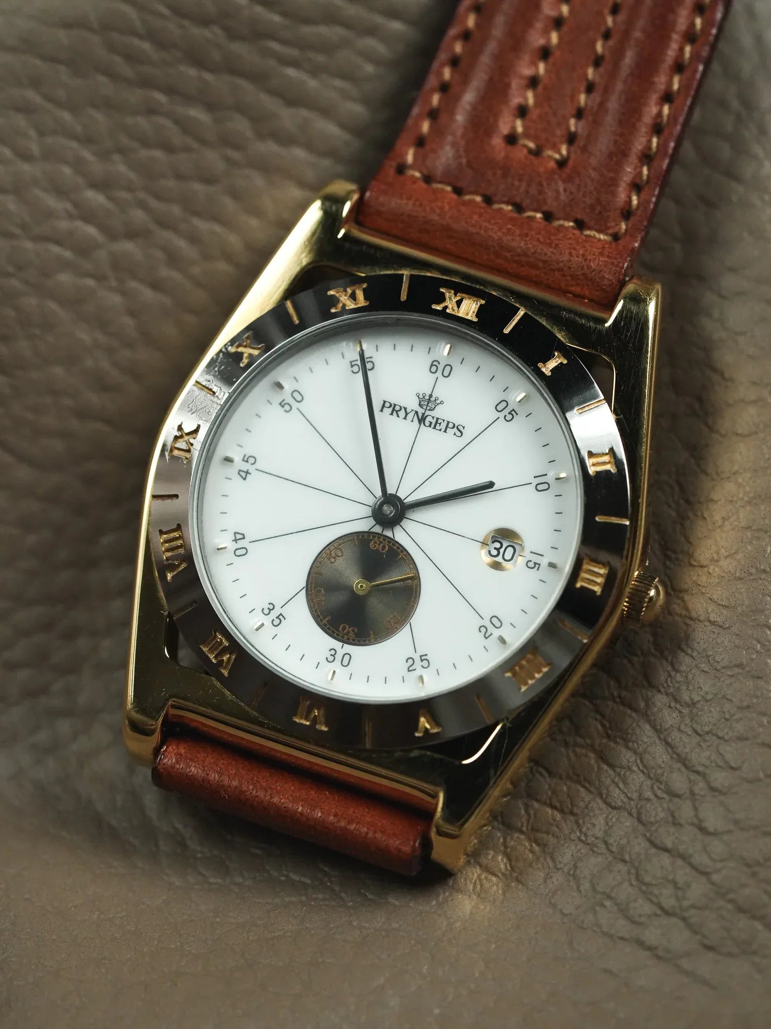 Pryngeps - Tonneau Lunette anthracite plaqué or - NOS - 1990s - Atelier Victor