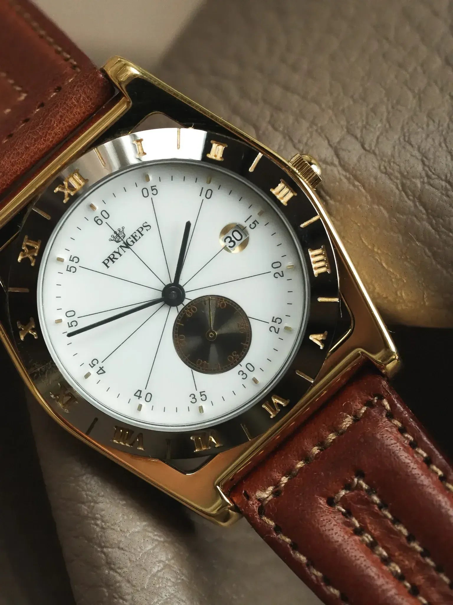 Pryngeps - Tonneau Lunette anthracite plaqué or - NOS - 1990s - Atelier Victor