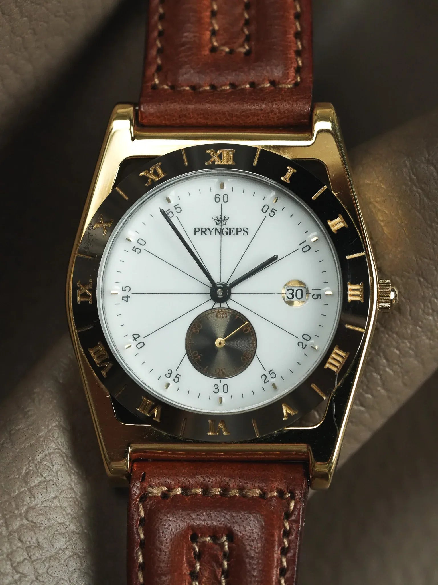 Pryngeps - Tonneau Lunette anthracite plaqué or - NOS - 1990s - Atelier Victor