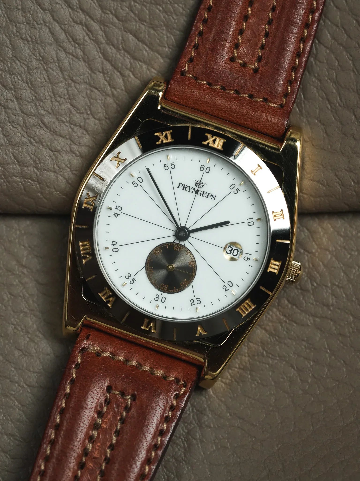 Pryngeps - Tonneau Lunette anthracite plaqué or - NOS - 1990s - Atelier Victor