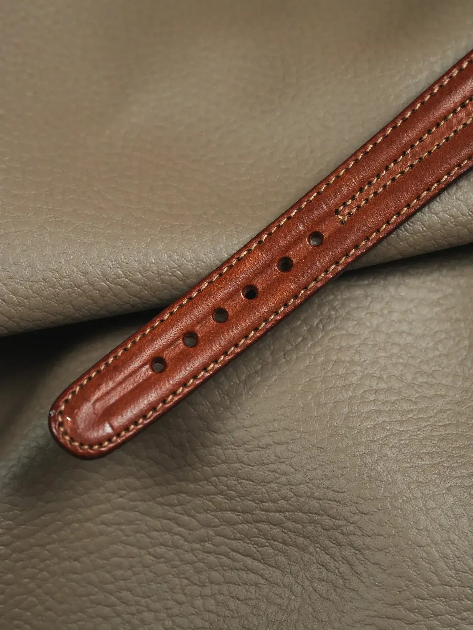 Pryngeps - Tonneau Lunette anthracite plaqué or - NOS - 1990s - Atelier Victor