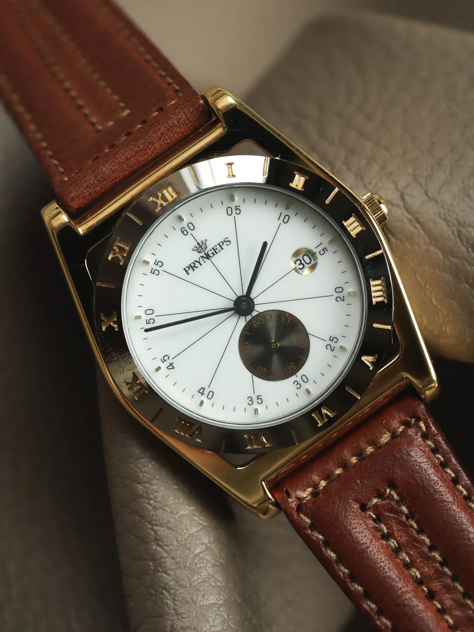 Pryngeps - Tonneau Lunette anthracite plaqué or - NOS - 1990s - Atelier Victor