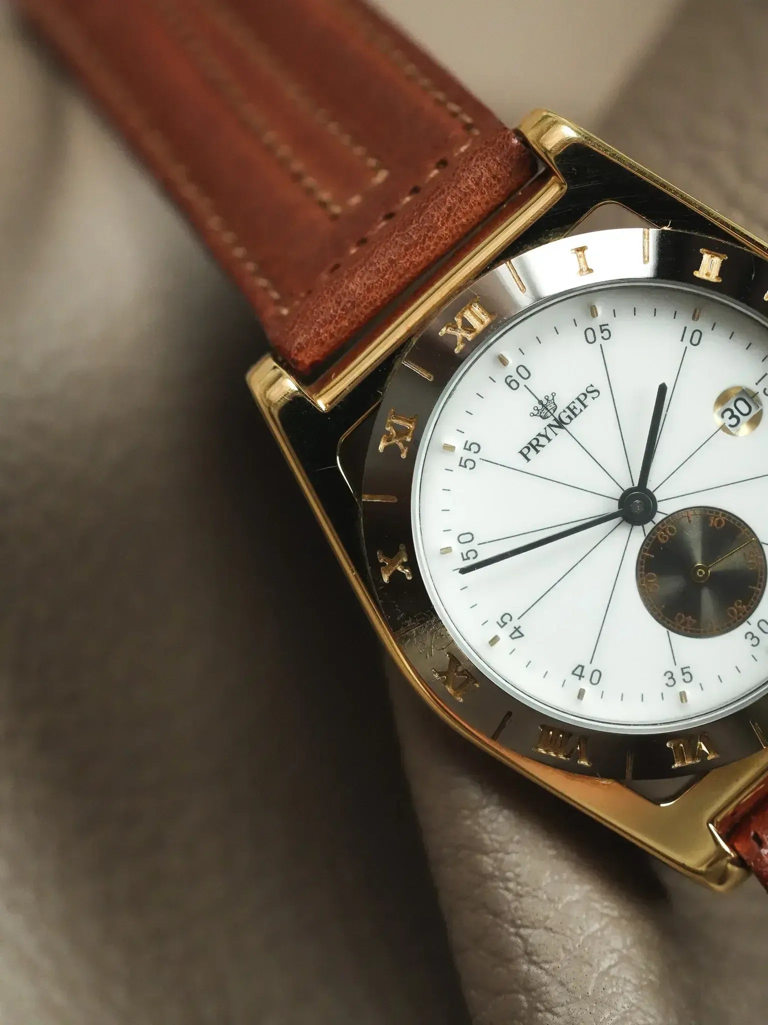 Pryngeps - Tonneau Lunette anthracite plaqué or - NOS - 1990s - Atelier Victor