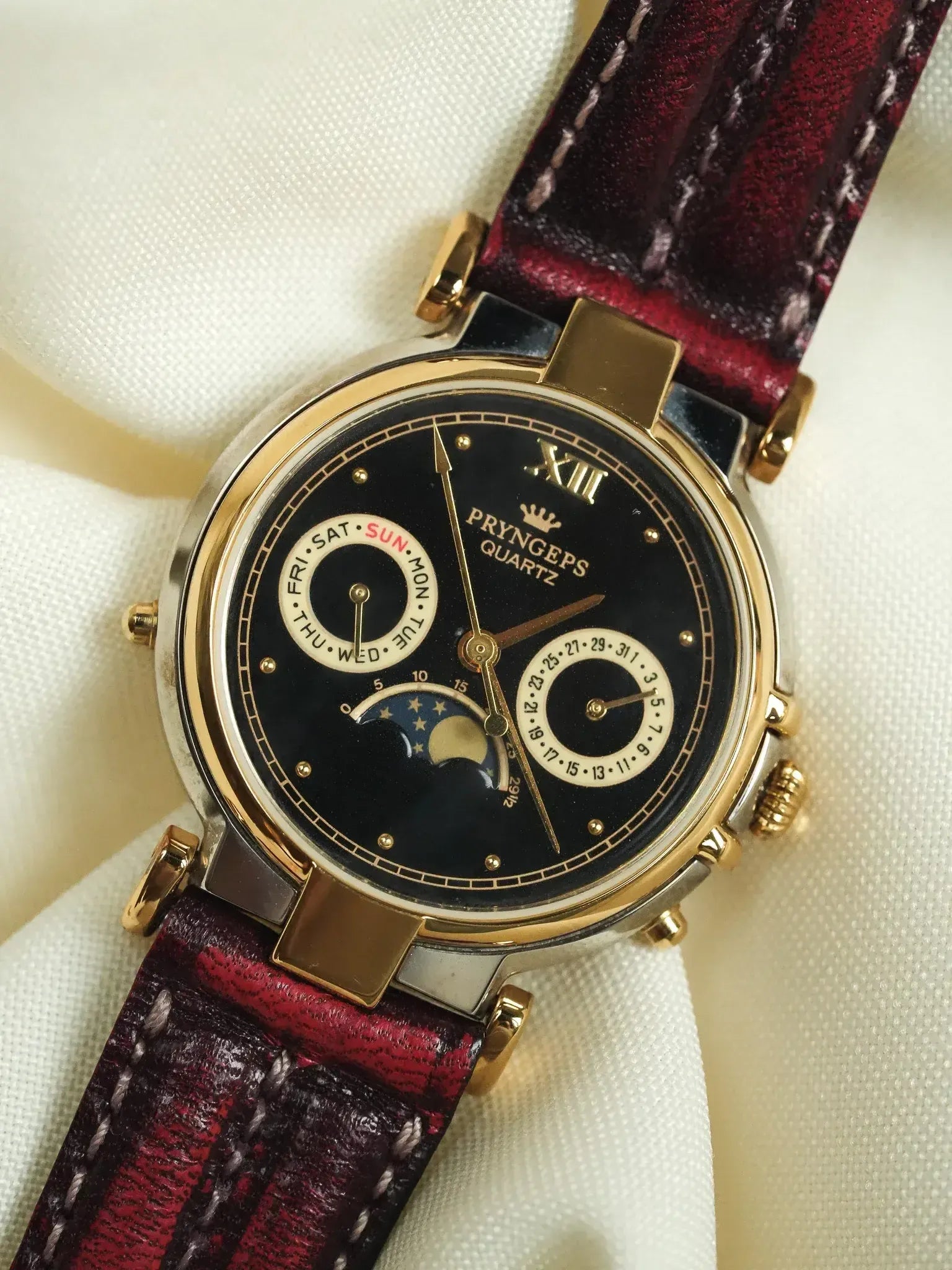 Pryngeps - Triple Date Phase de lunette Guilloché or cadran noir - NOS - 1990s - Atelier Victor