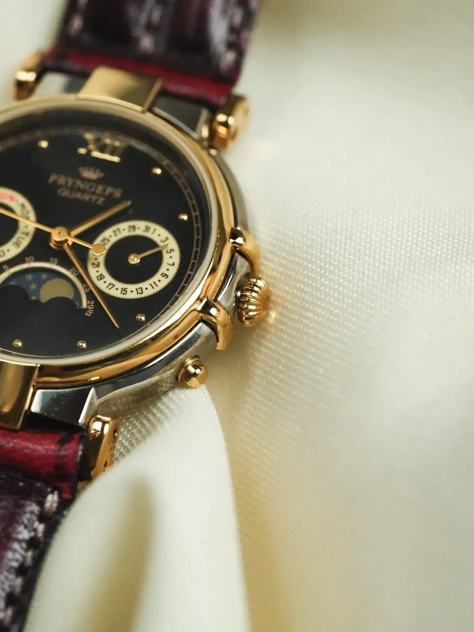 Pryngeps - Triple Date Phase de lunette Guilloché or cadran noir - NOS - 1990s - Atelier Victor