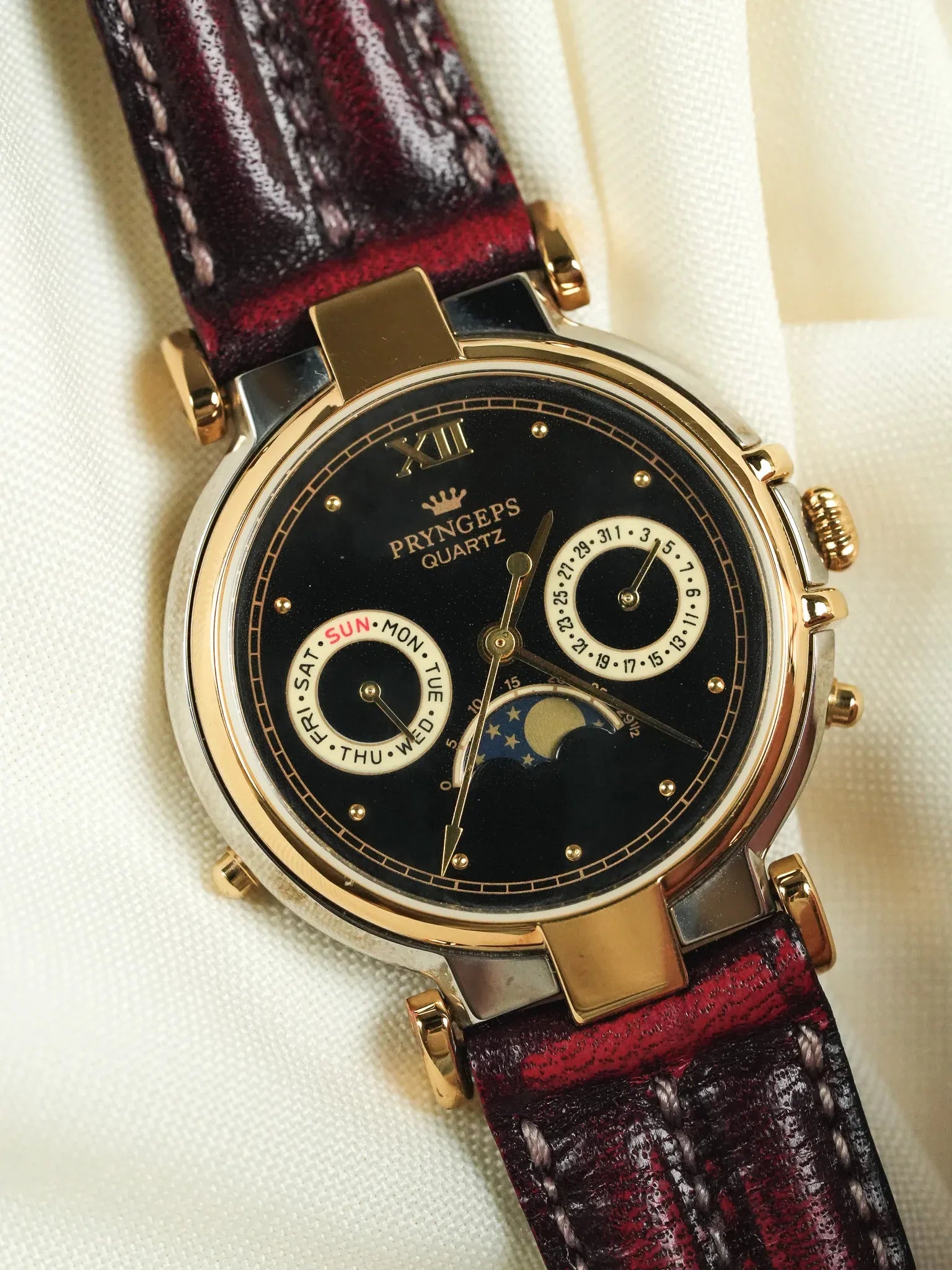 Pryngeps - Triple Date Phase de lunette Guilloché or cadran noir - NOS - 1990s - Atelier Victor