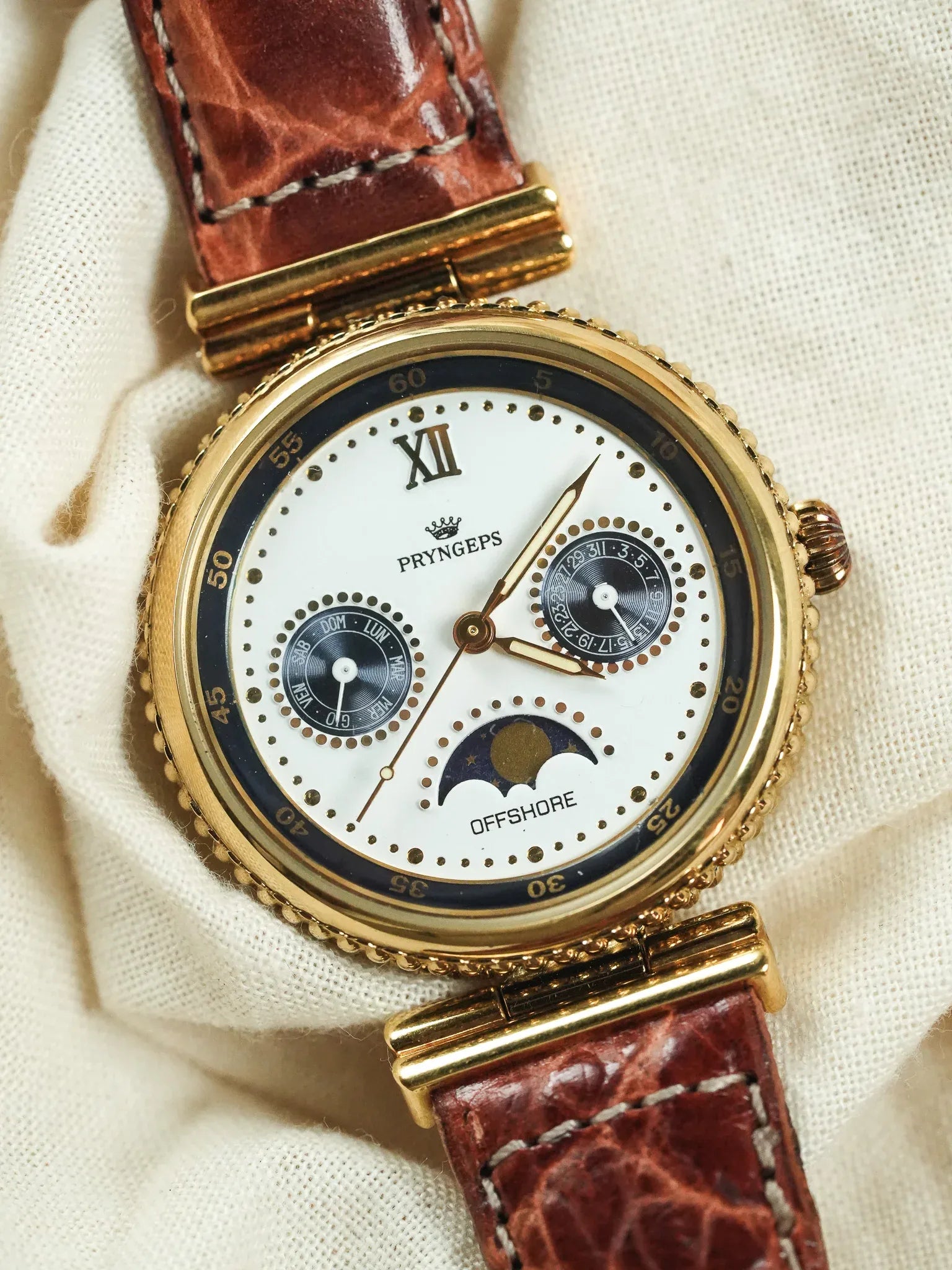 Pryngeps - Triple Date Phase de lunette Guilloché or - NOS - 1990s - Atelier Victor