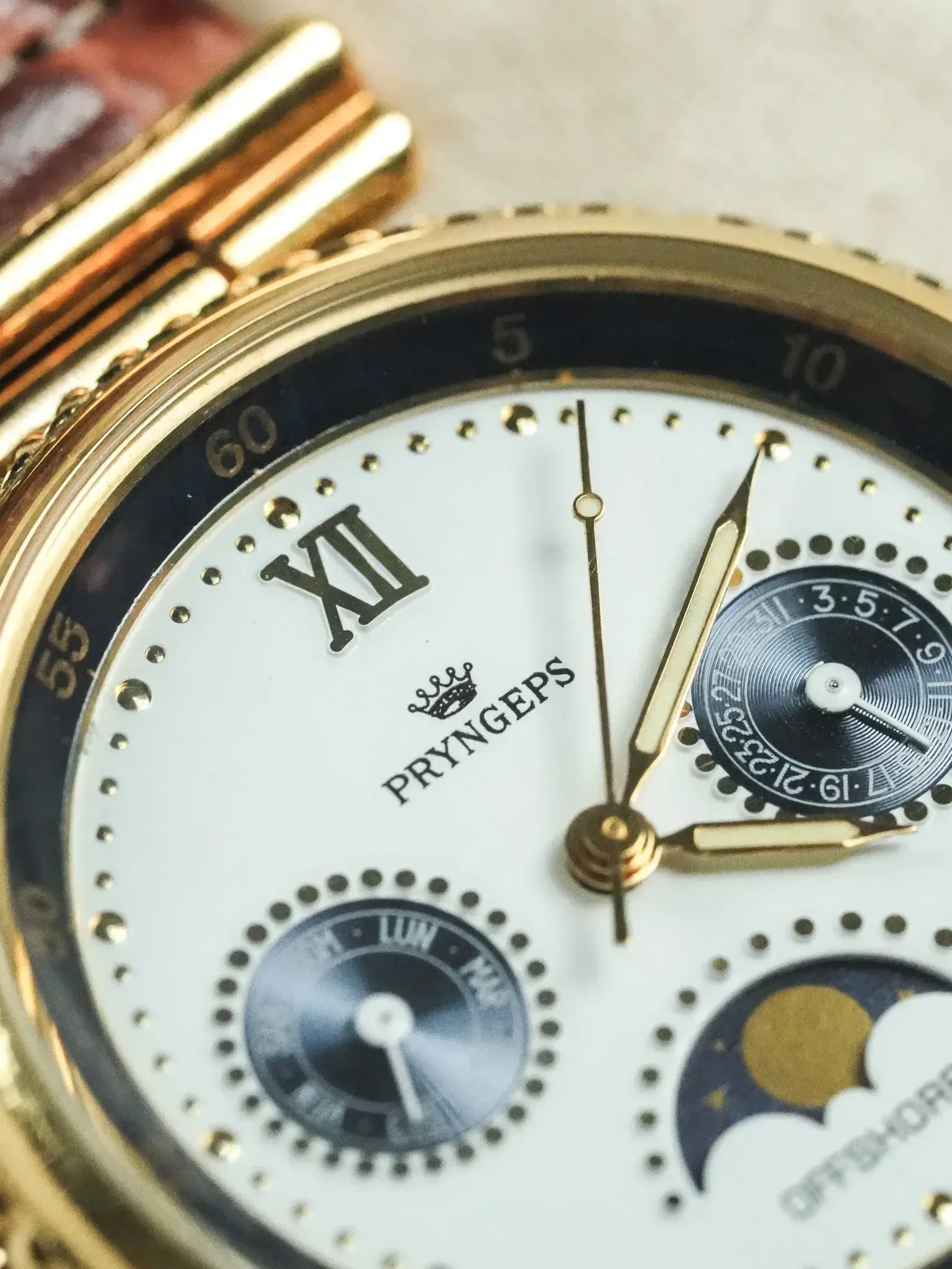 Pryngeps - Triple Date Phase de lunette Guilloché or - NOS - 1990s - Atelier Victor