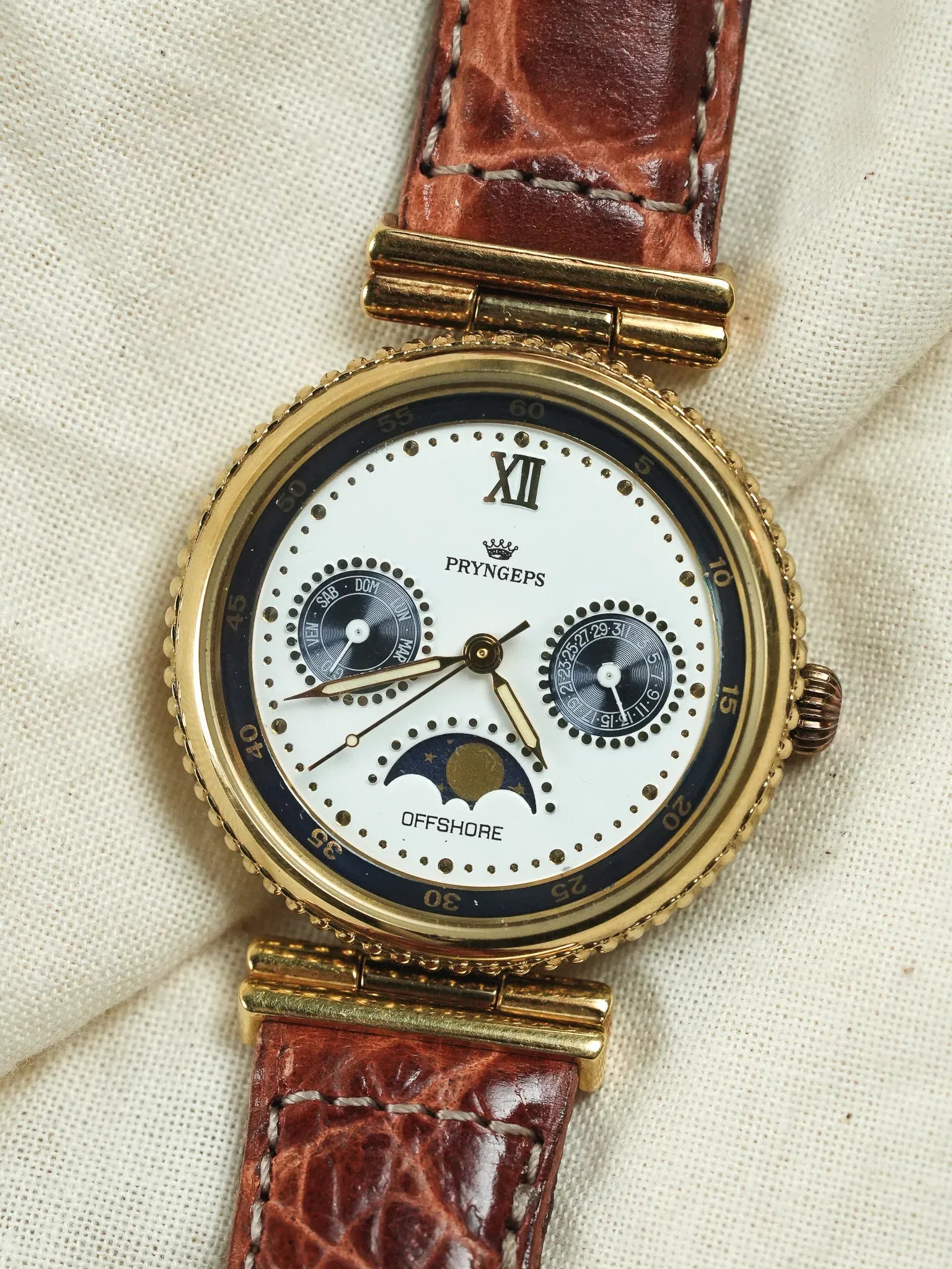 Pryngeps - Triple Date Phase de lunette Guilloché or - NOS - 1990s - Atelier Victor