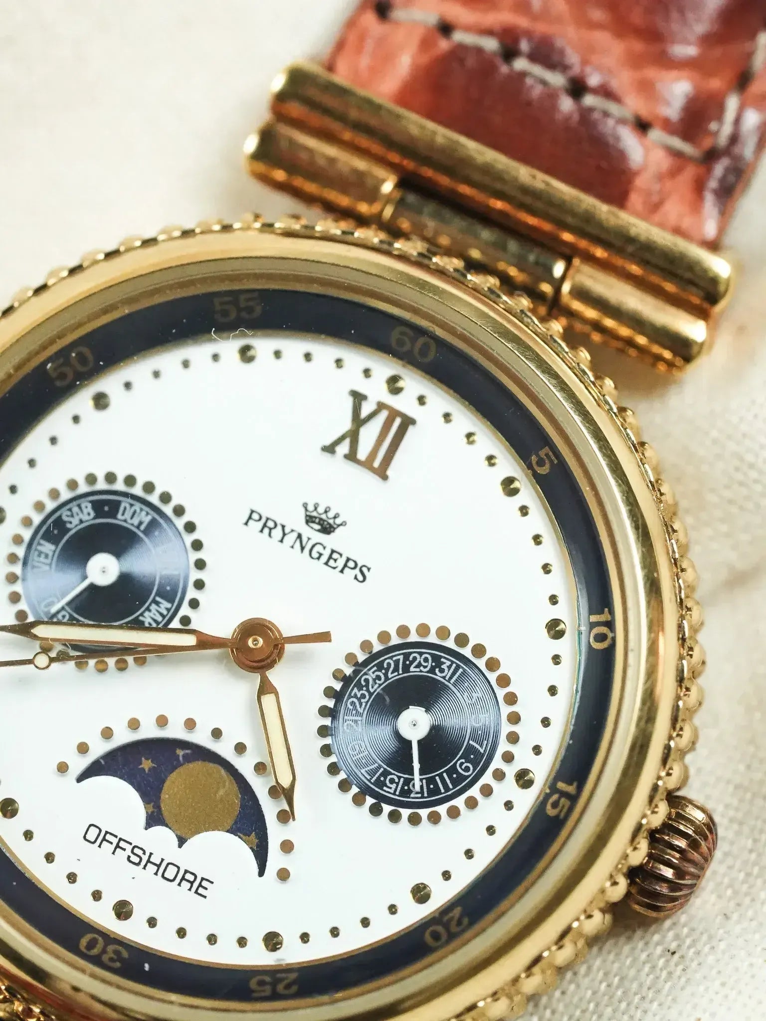 Pryngeps - Triple Date Phase de lunette Guilloché or - NOS - 1990s - Atelier Victor