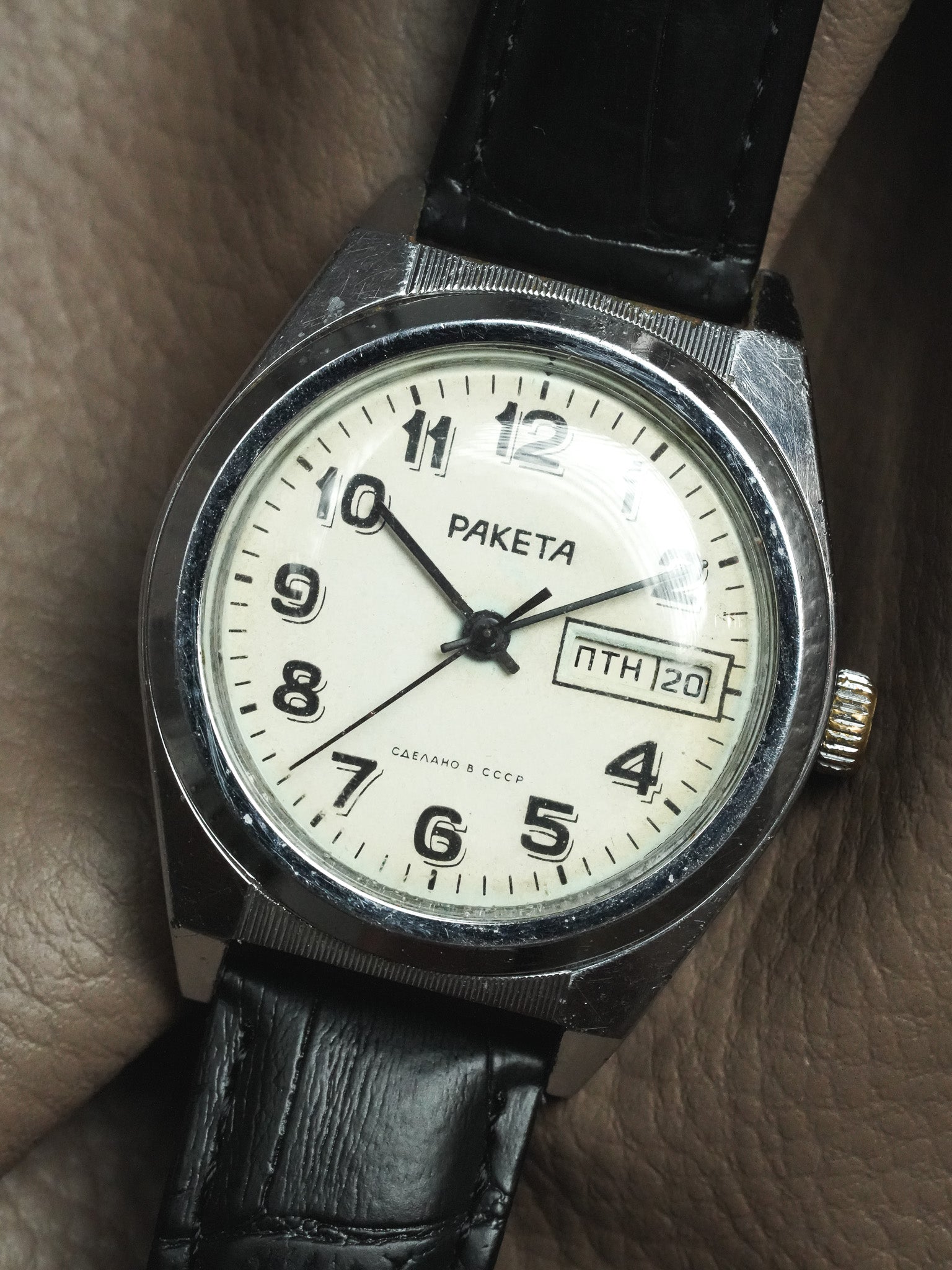 Raketa - Acier Daydate Creme - 1970s - Atelier Victor - Vintage Shop