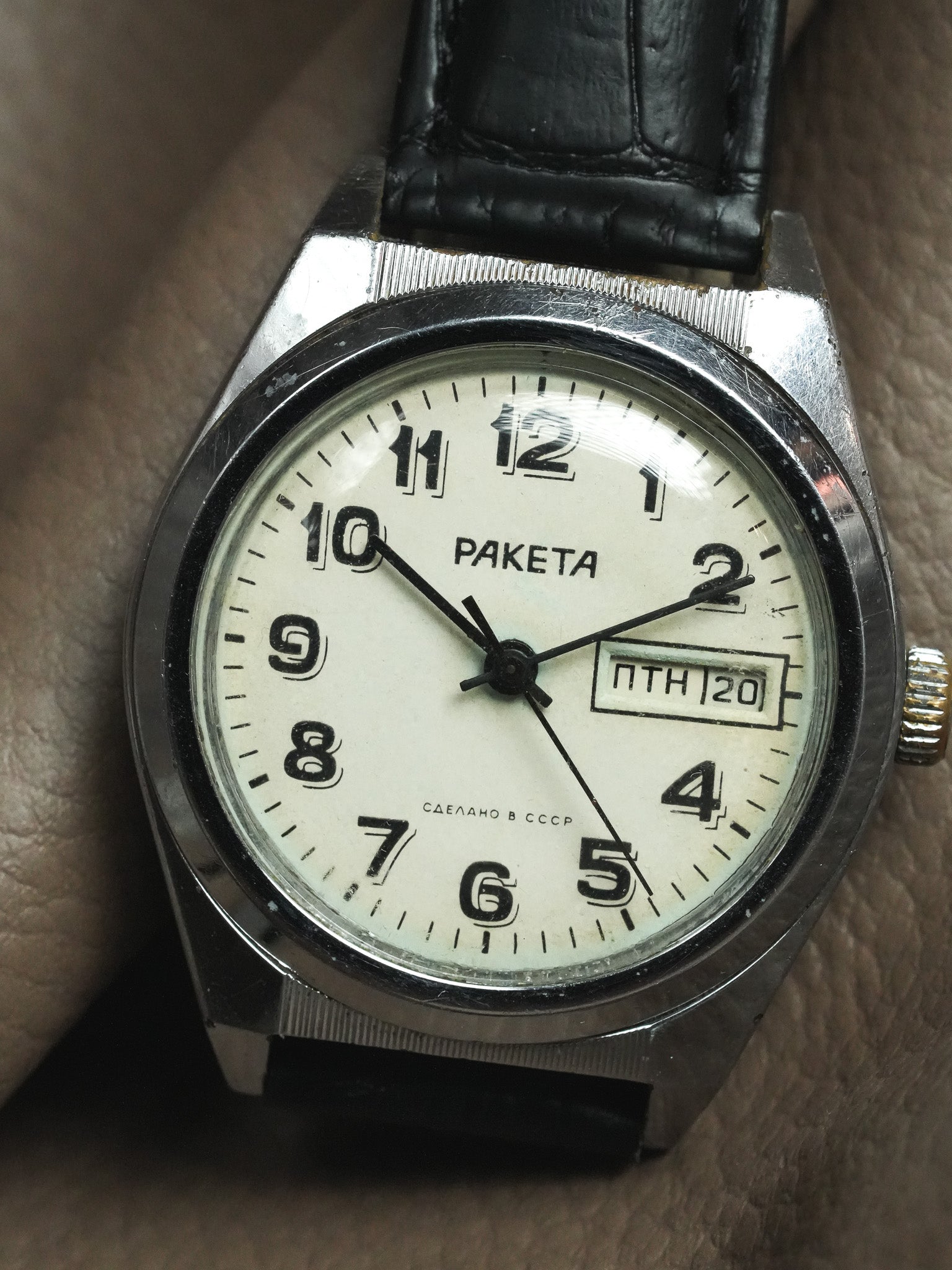 Raketa - Acier Daydate Creme - 1970s - Atelier Victor - Vintage Shop