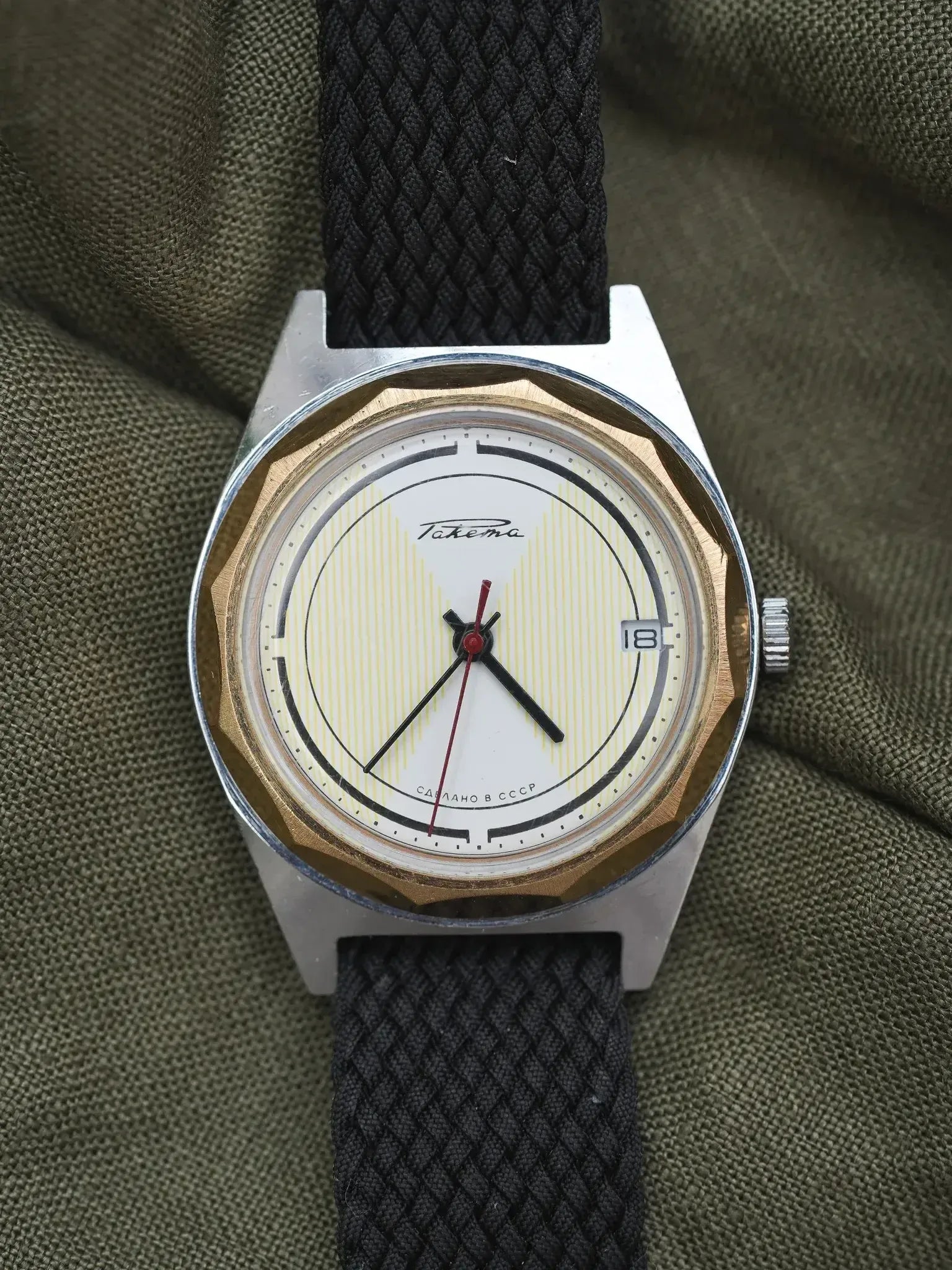 Raketa - Acier Or Cadran Blanc Tapissé Trotteuse Rouge - 1970s - Atelier Victor