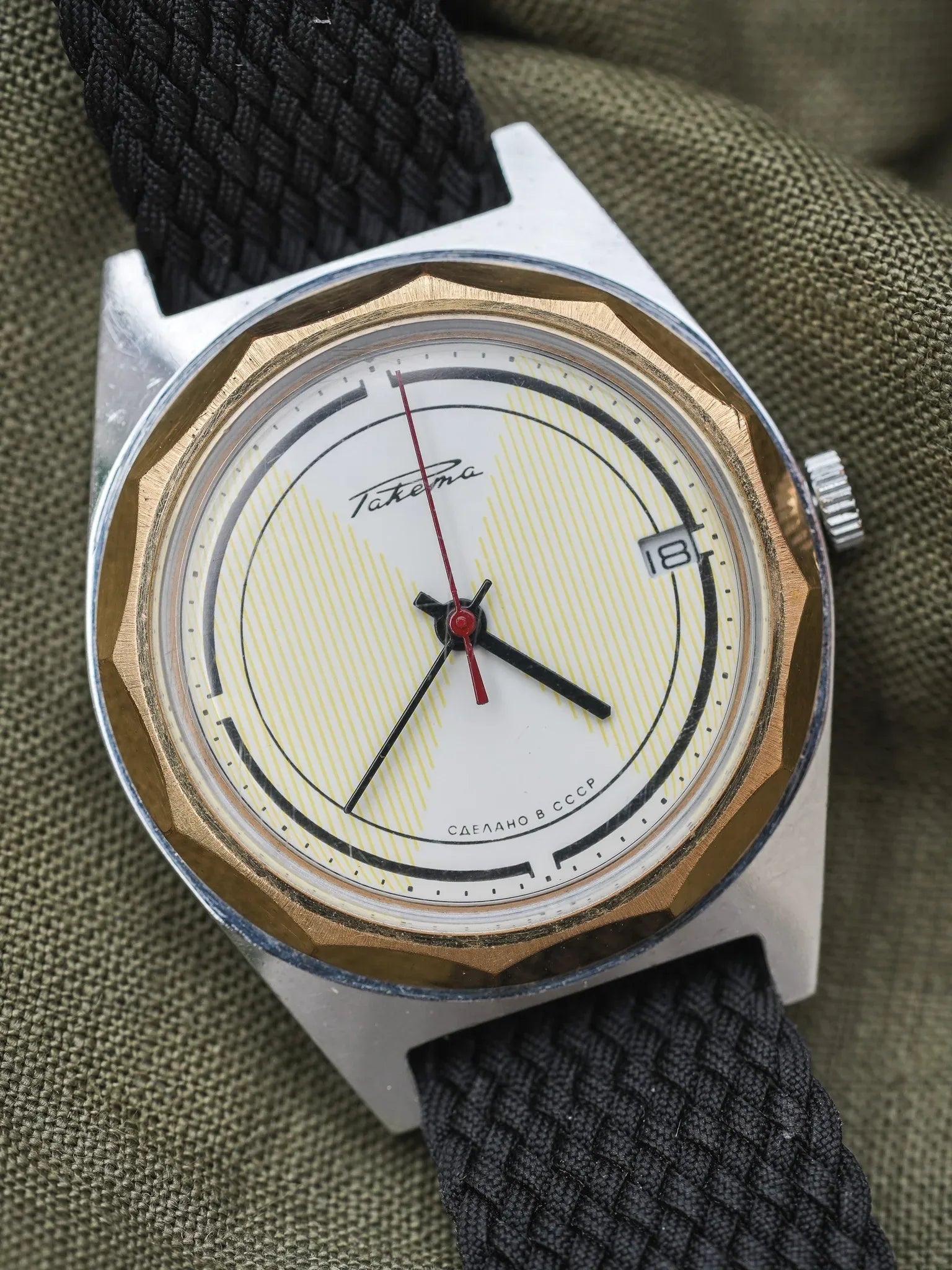 Raketa - Acier Or Cadran Blanc Tapissé Trotteuse Rouge - 1970s - Atelier Victor