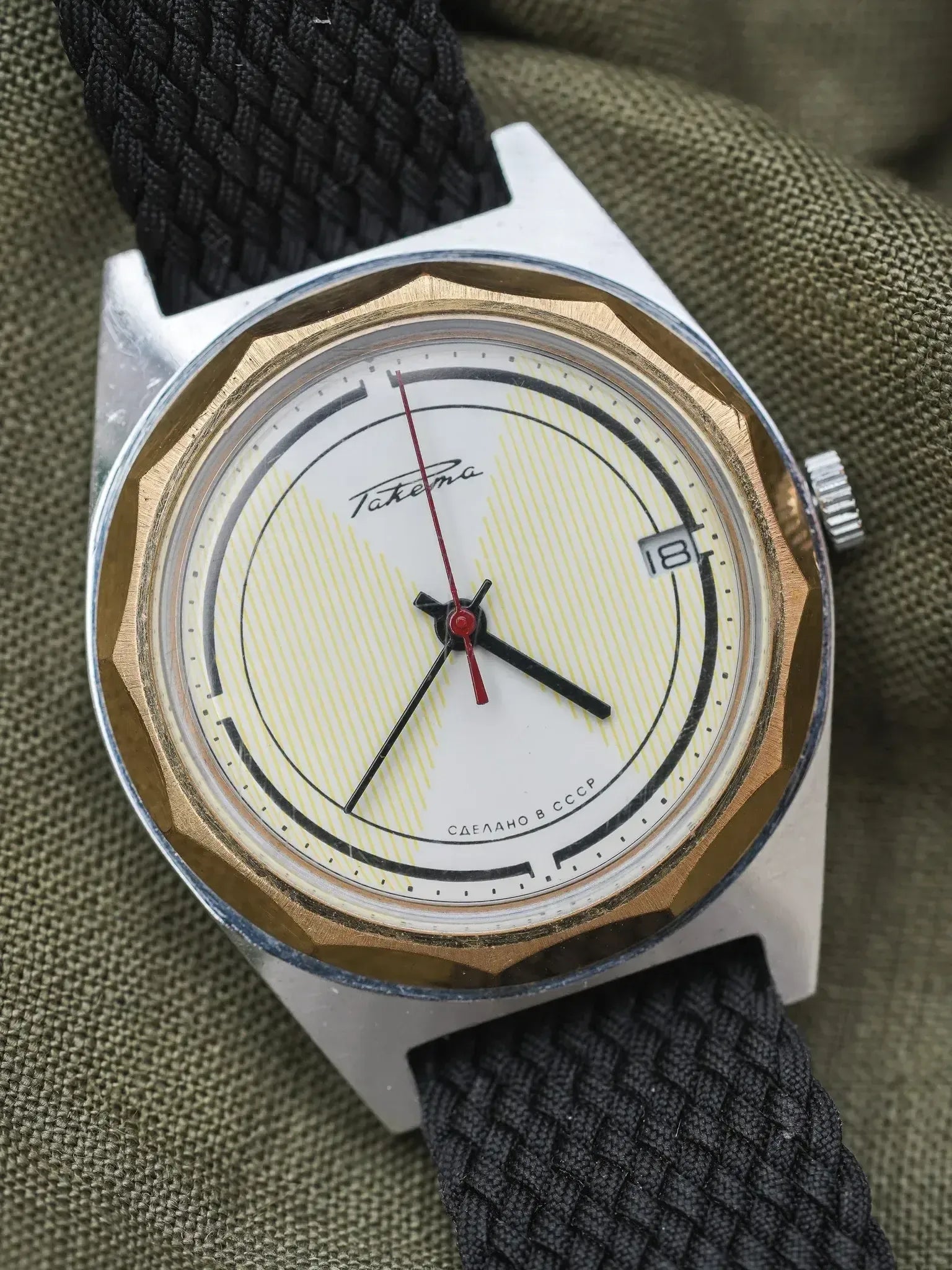 Raketa - Acier Or Cadran Blanc Tapissé Trotteuse Rouge - 1970s - Atelier Victor