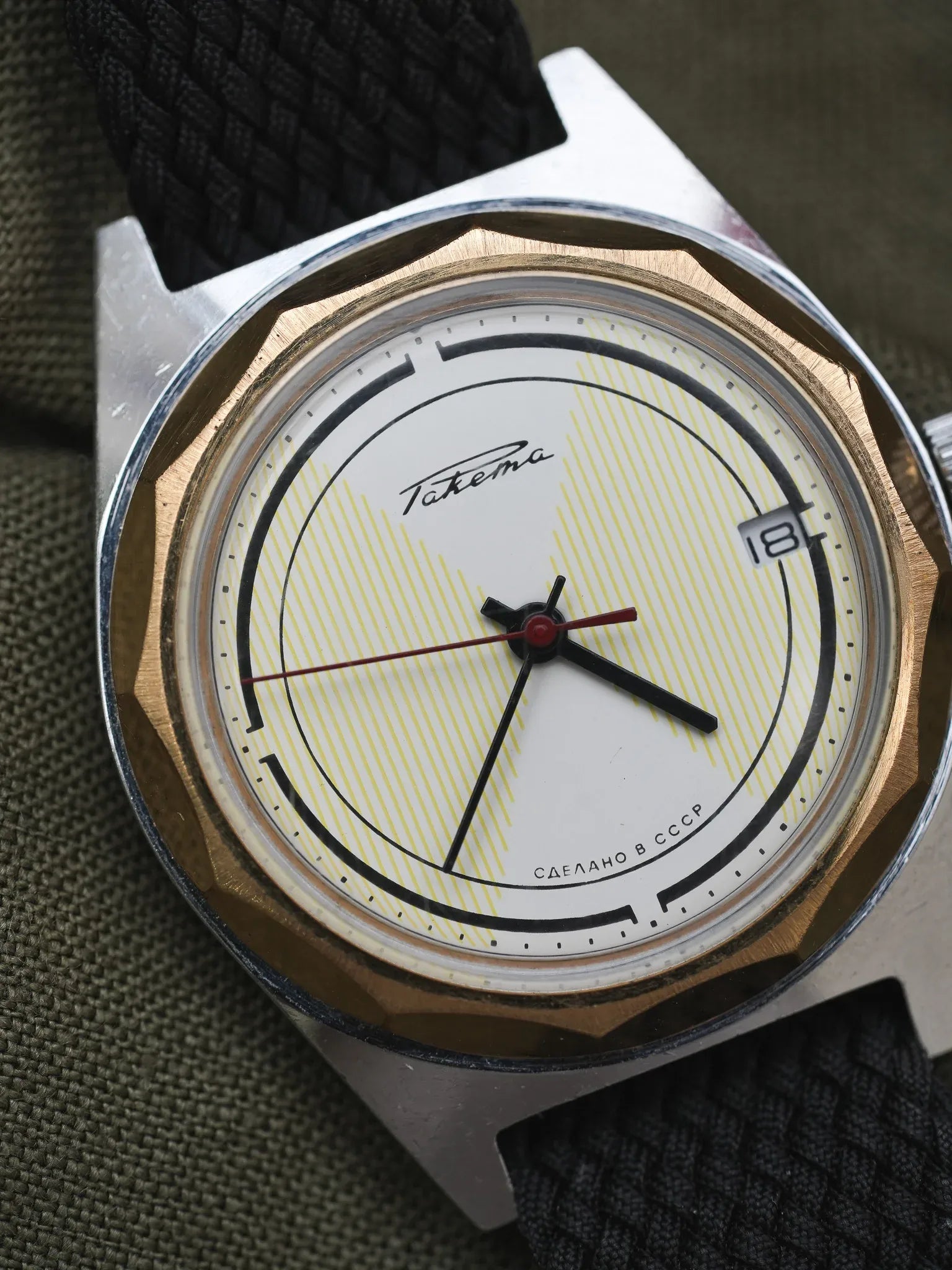 Raketa - Acier Or Cadran Blanc Tapissé Trotteuse Rouge - 1970s - Atelier Victor - Vintage Shop