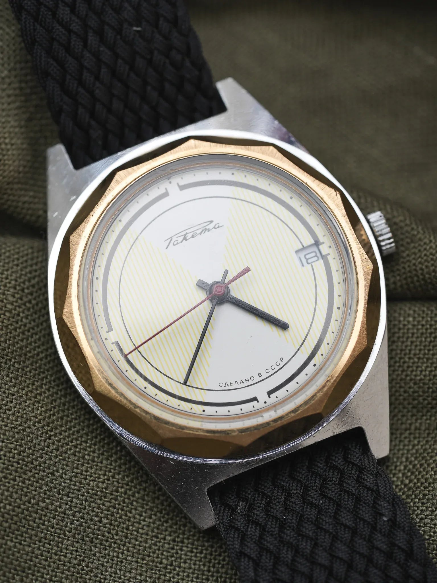 Raketa - Acier Or Cadran Blanc Tapissé Trotteuse Rouge - 1970s - Atelier Victor - Vintage Shop