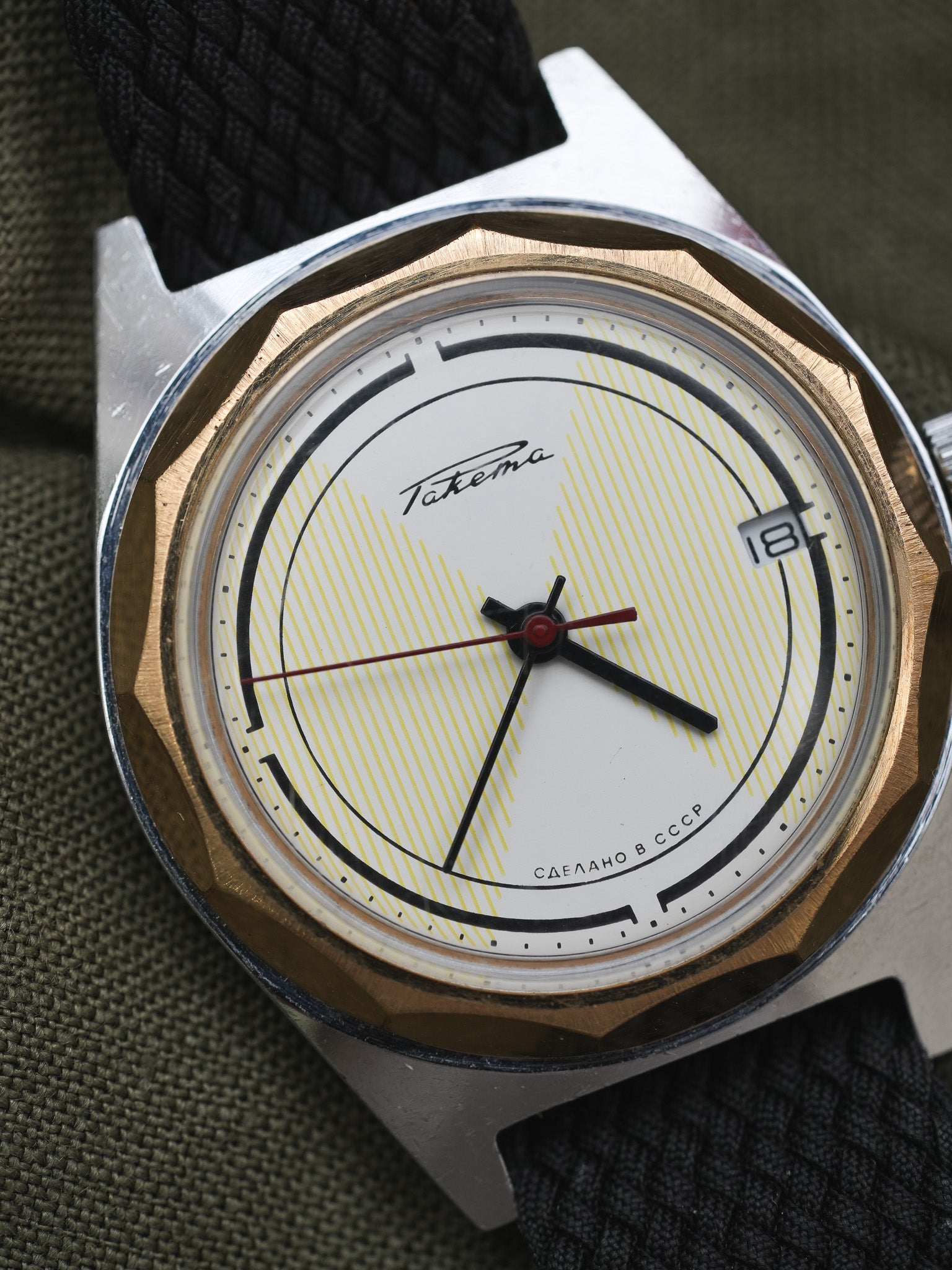 Raketa - Acier Or Cadran Blanc Tapissé Trotteuse Rouge - 1970s - Atelier Victor - Vintage Shop