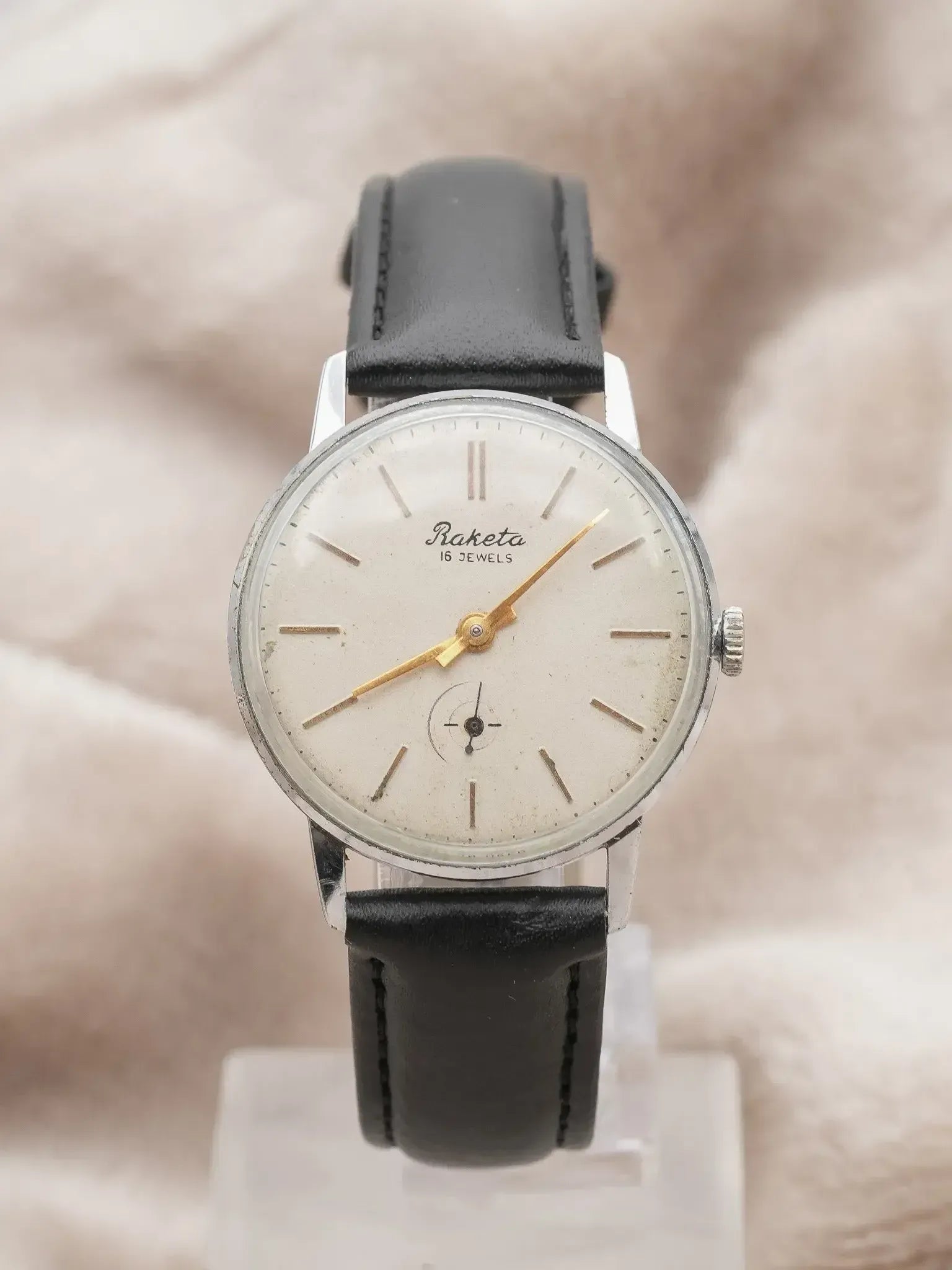 Raketa - Blanc cassé index or petite-seconde - 1960s - Atelier Victor