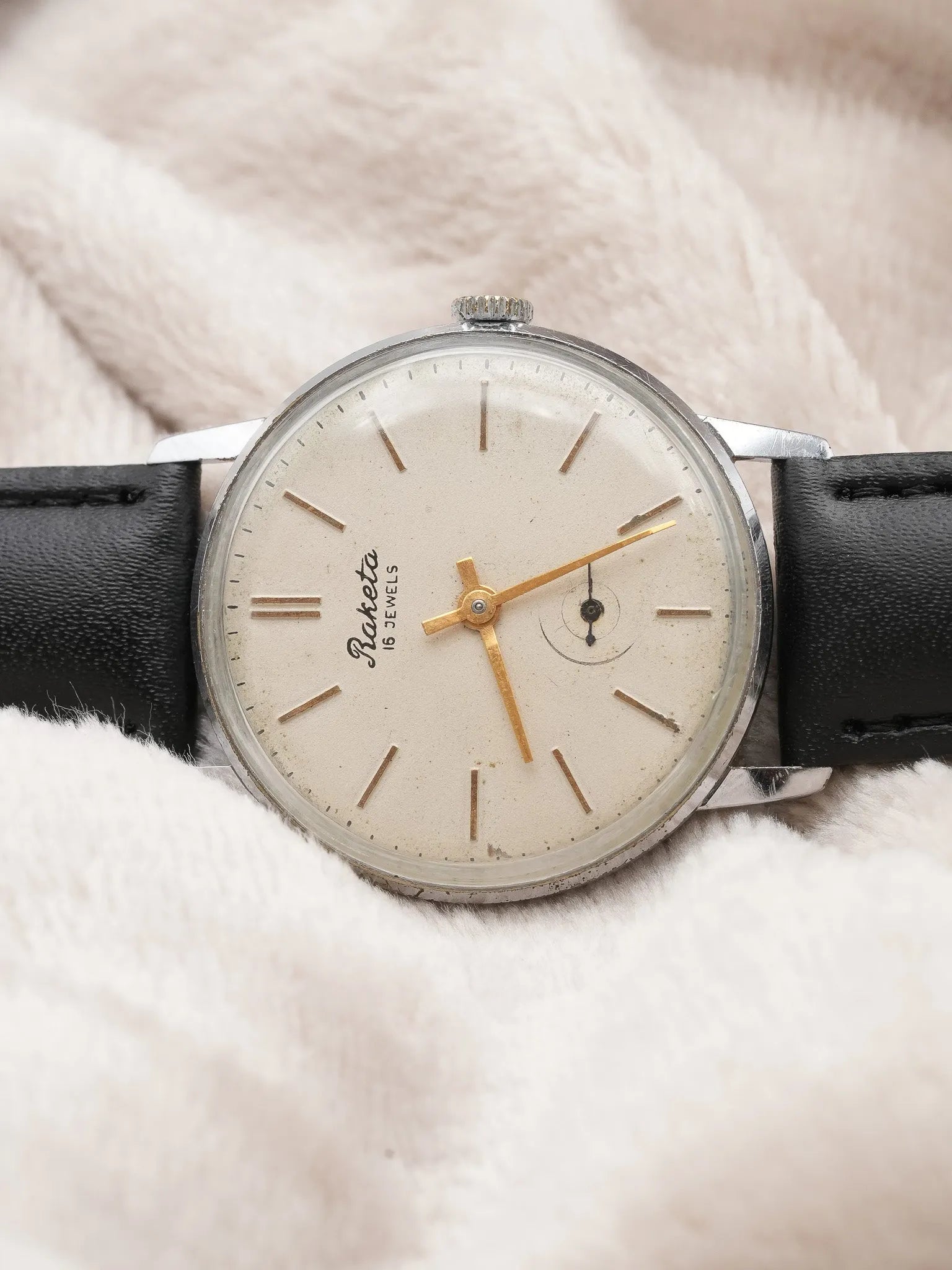 Raketa - Blanc cassé index or petite-seconde - 1960s - Atelier Victor - Vintage Shop