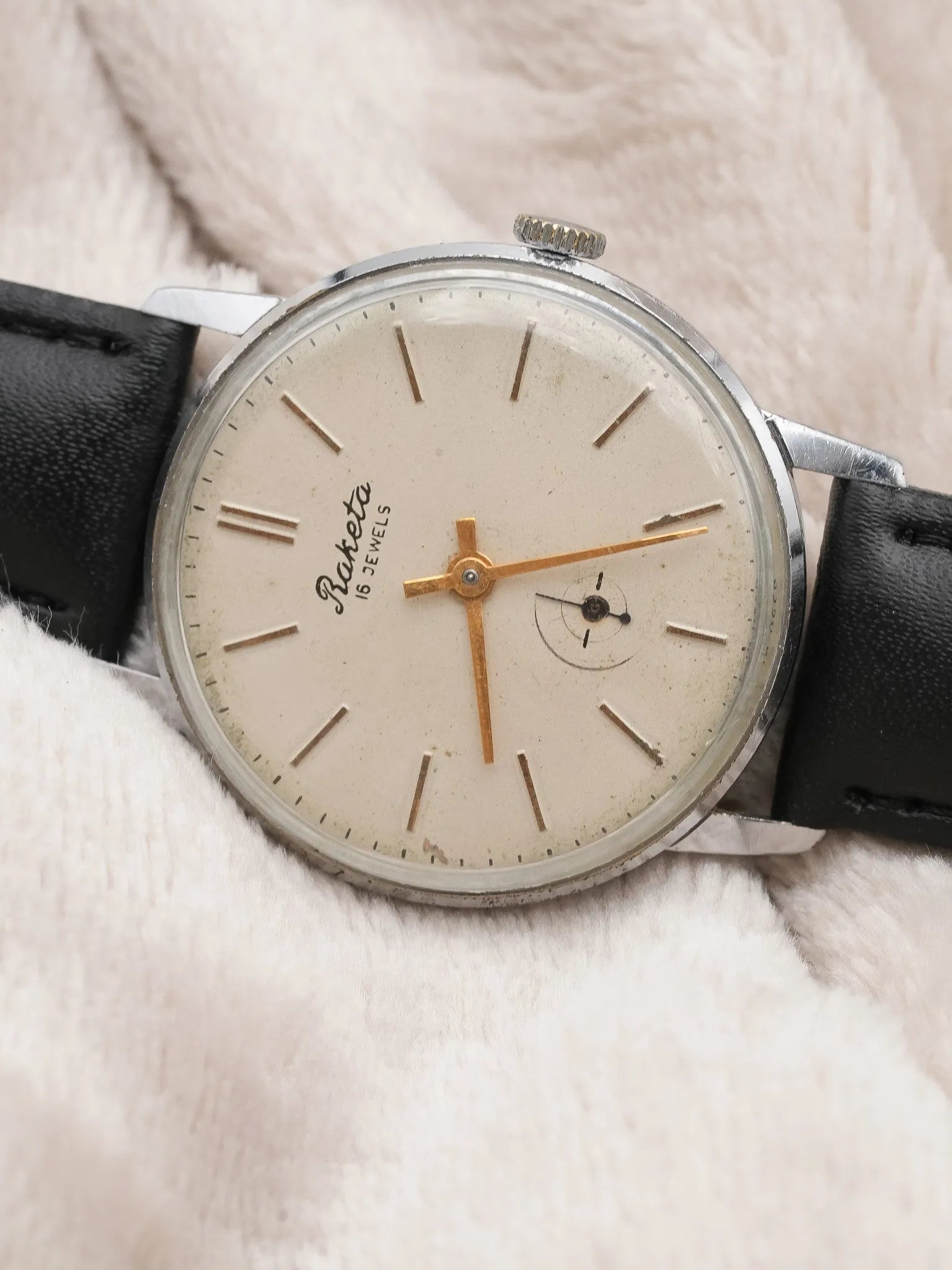 Raketa - Blanc cassé index or petite-seconde - 1960s - Atelier Victor - Vintage Shop