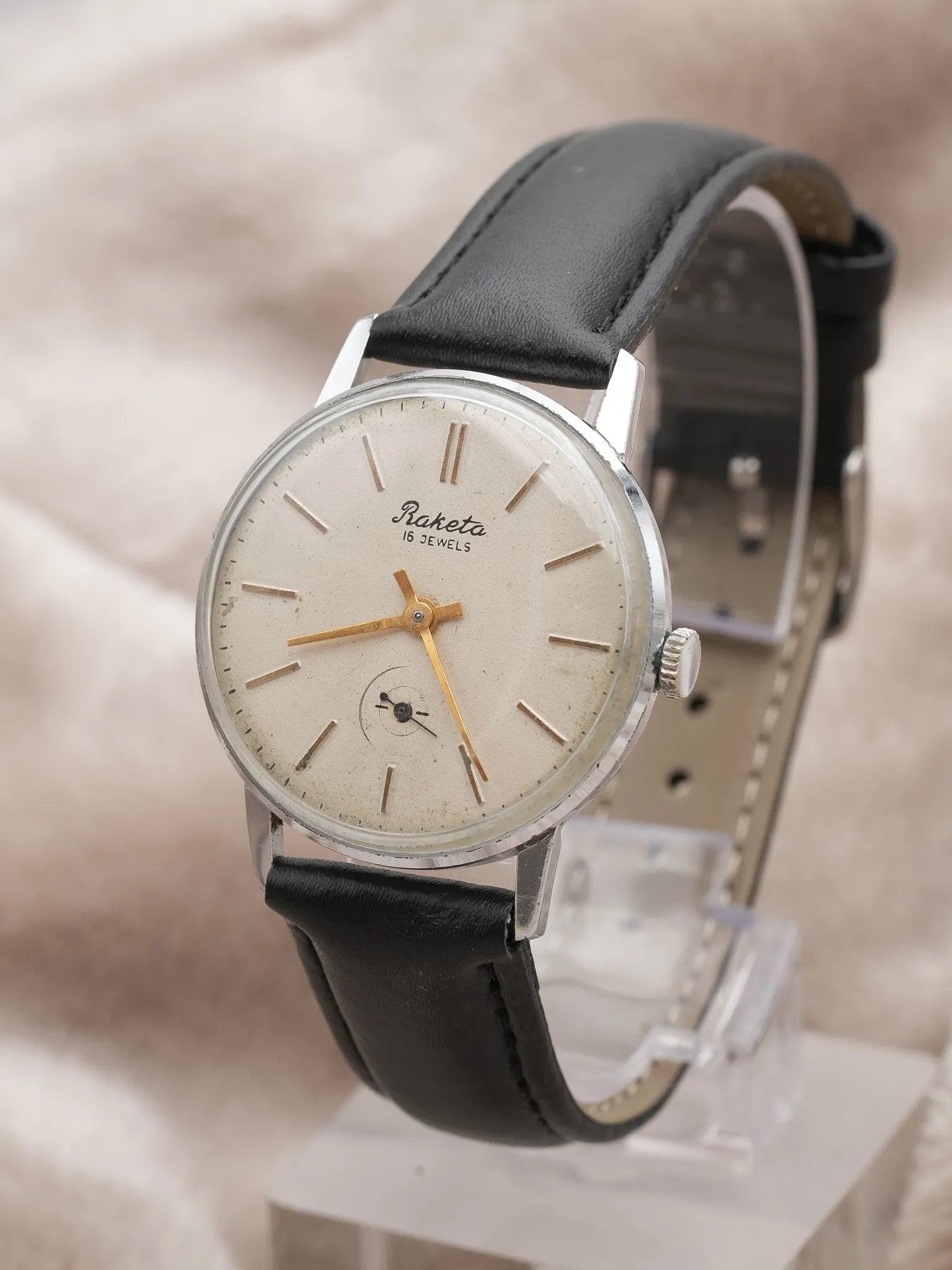 Raketa - Blanc cassé index or petite-seconde - 1960s - Atelier Victor - Vintage Shop