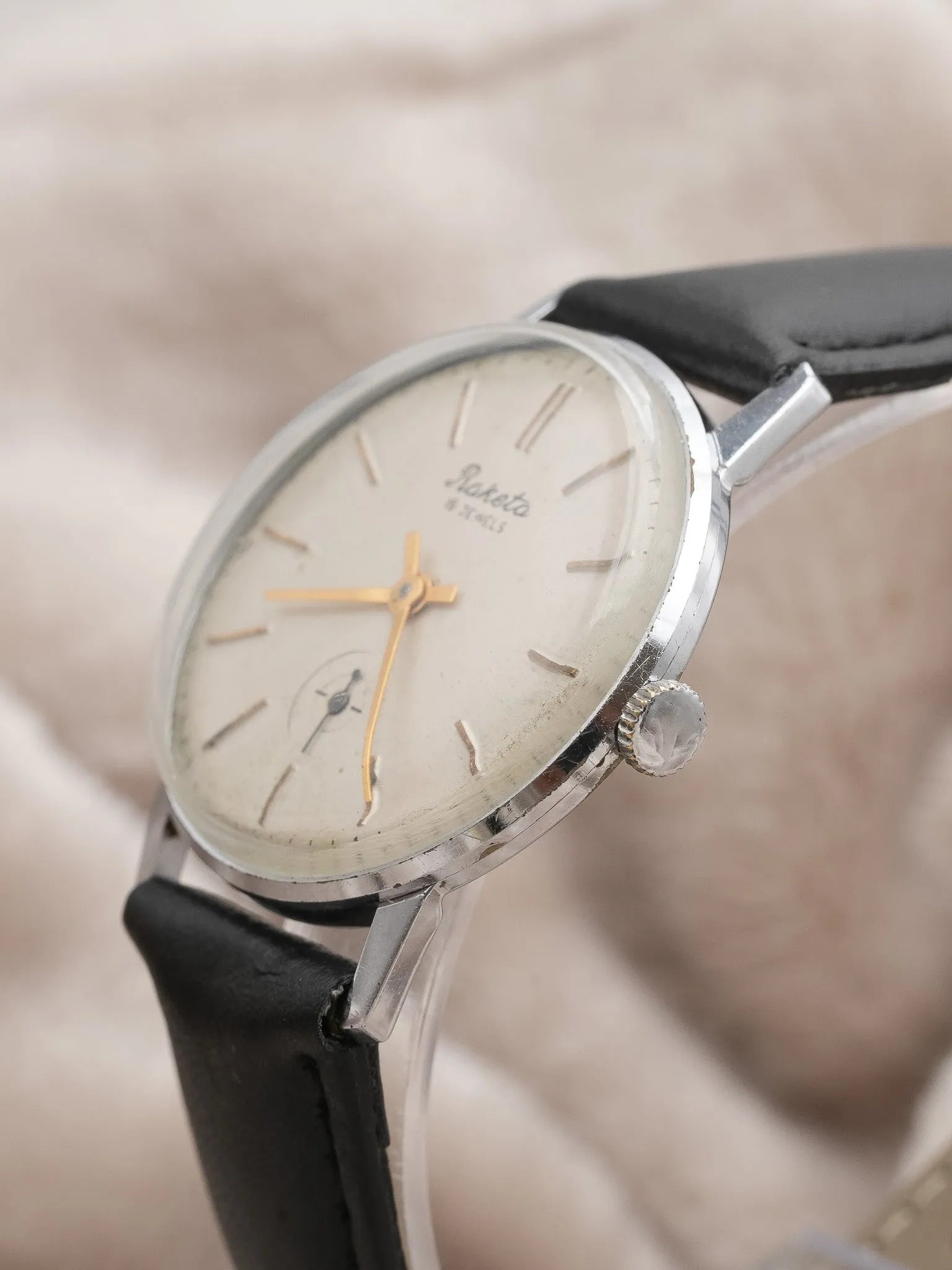Raketa - Blanc cassé index or petite-seconde - 1960s - Atelier Victor - Vintage Shop
