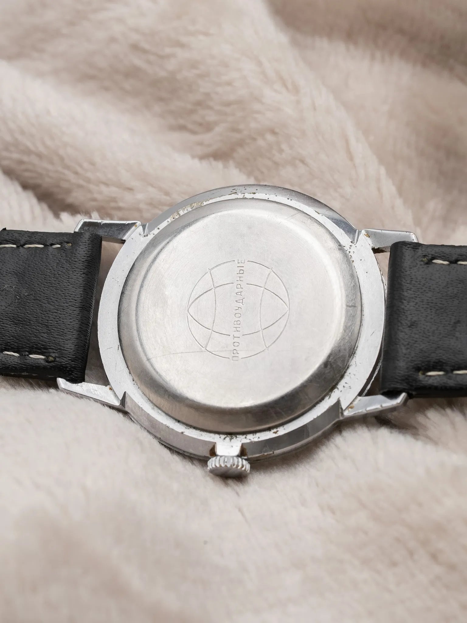 Raketa - Blanc cassé index or petite-seconde - 1960s - Atelier Victor - Vintage Shop