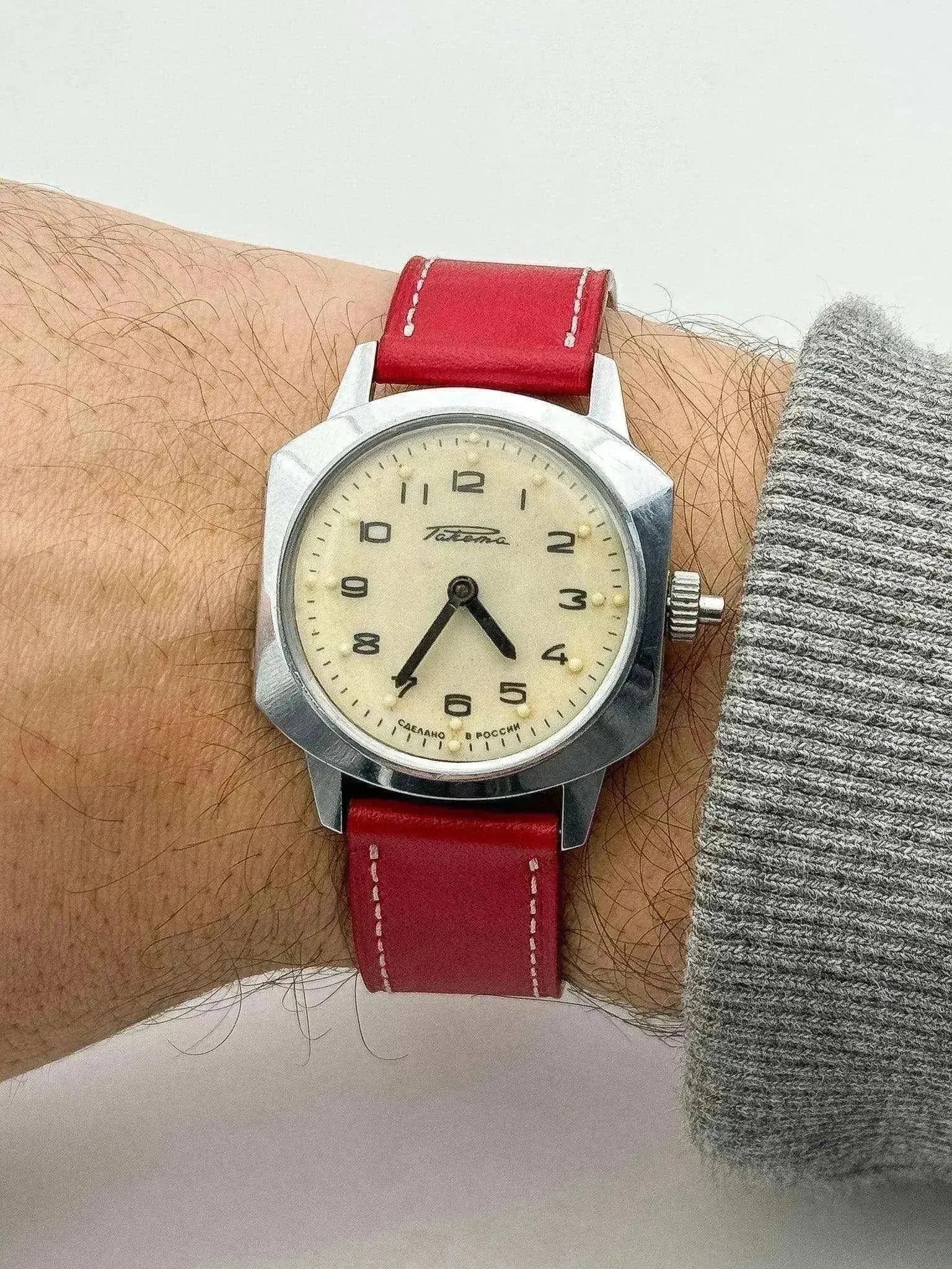 Raketa - Blind Crème Bracelet rouge - 1980s - Atelier Victor