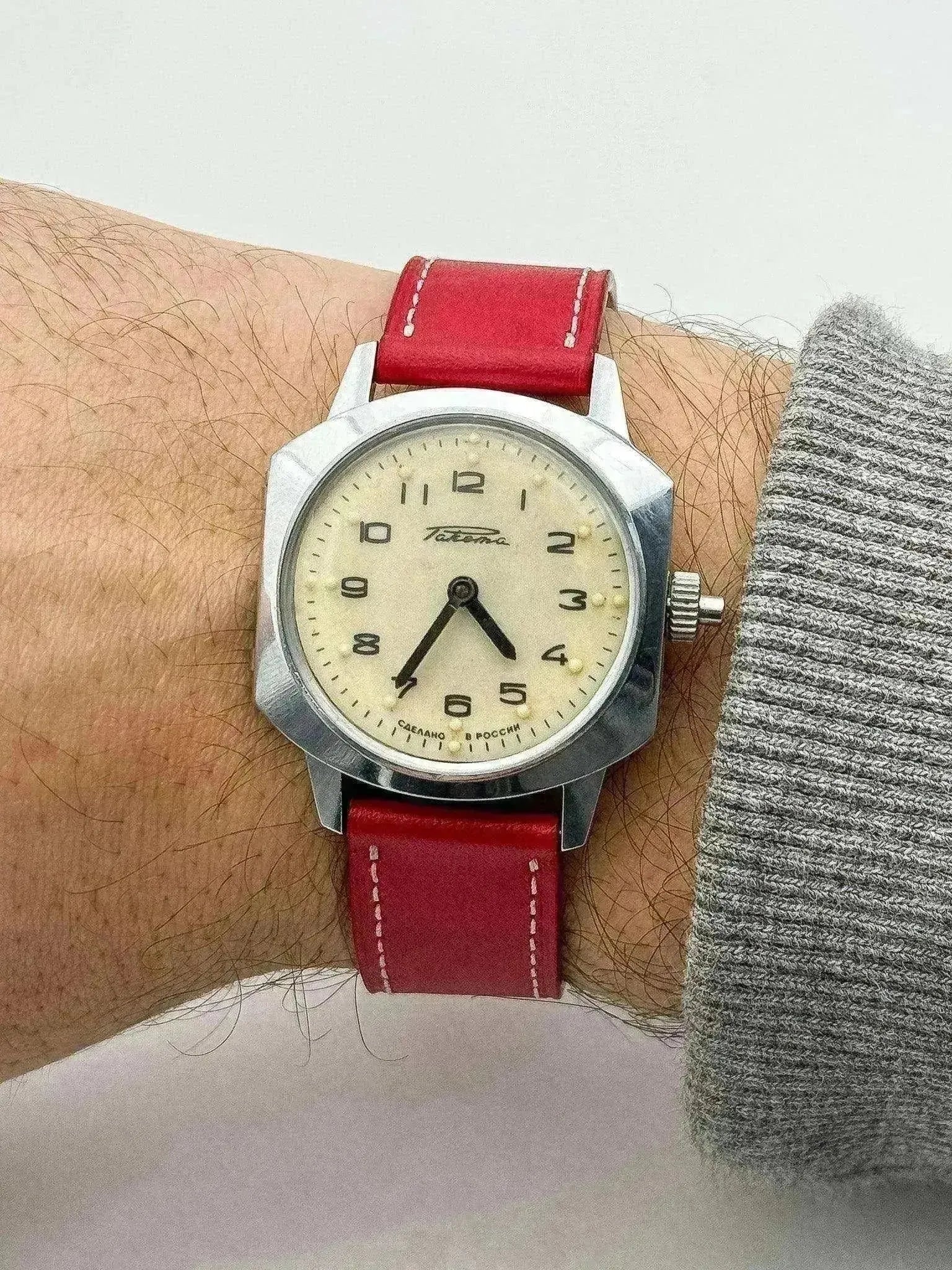 Raketa - Blind Crème Bracelet rouge - 1980s - Atelier Victor