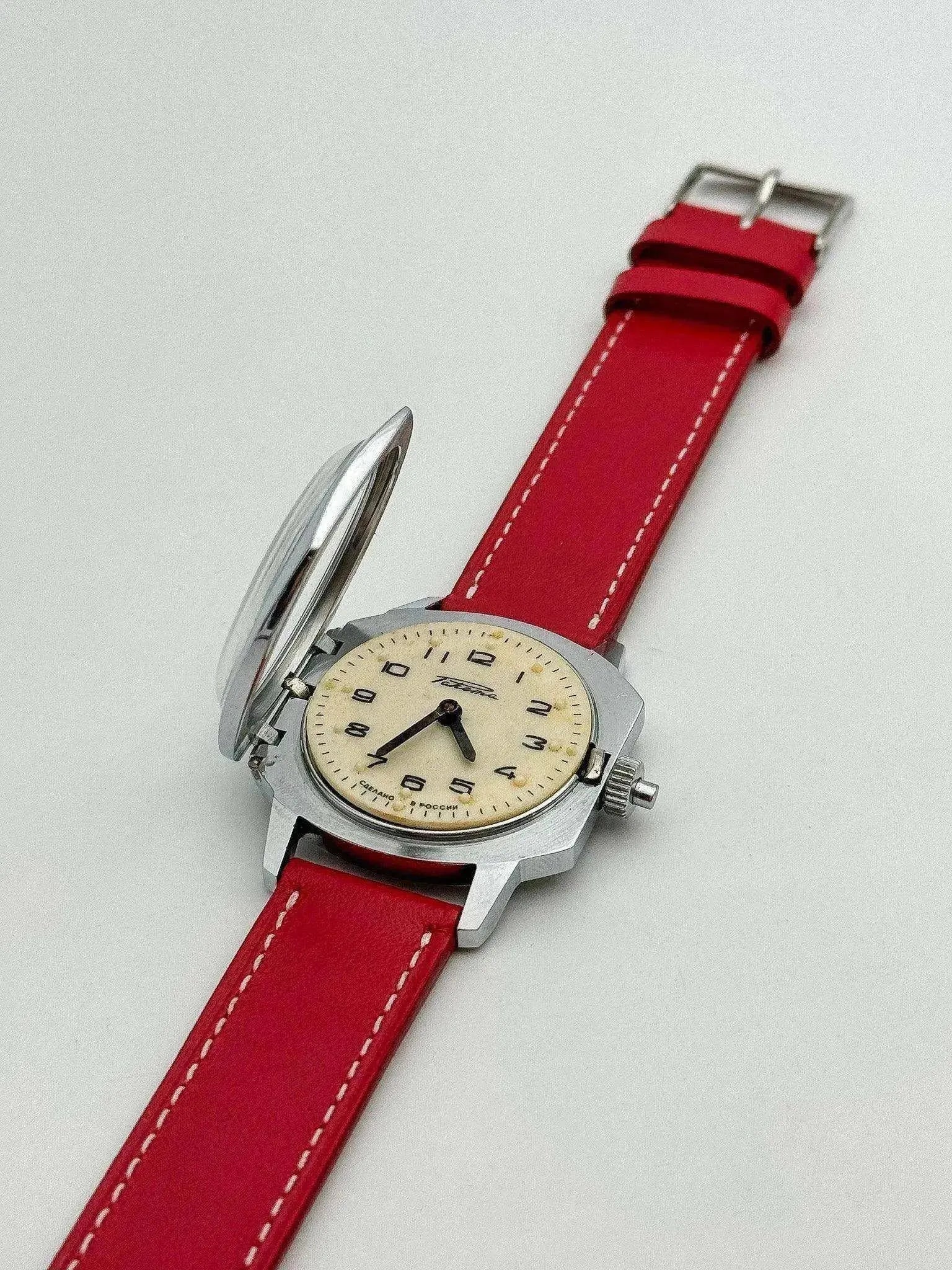 Raketa - Blind Crème Bracelet rouge - 1980s - Atelier Victor