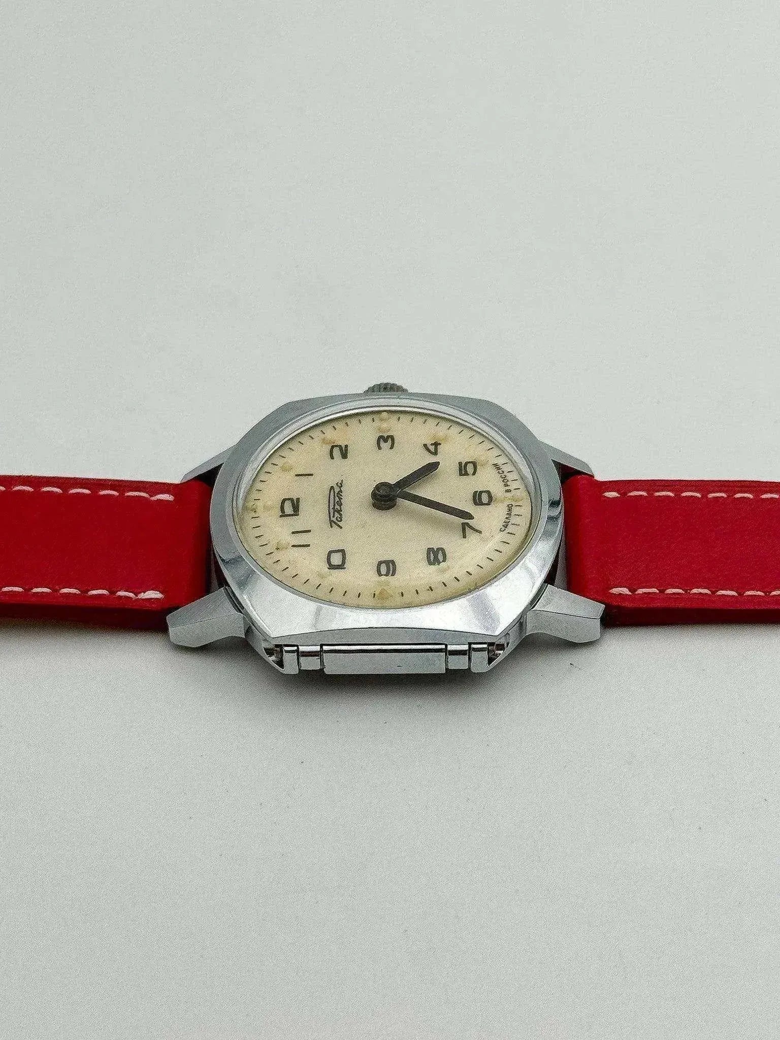Raketa - Blind Crème Bracelet rouge - 1980s - Atelier Victor