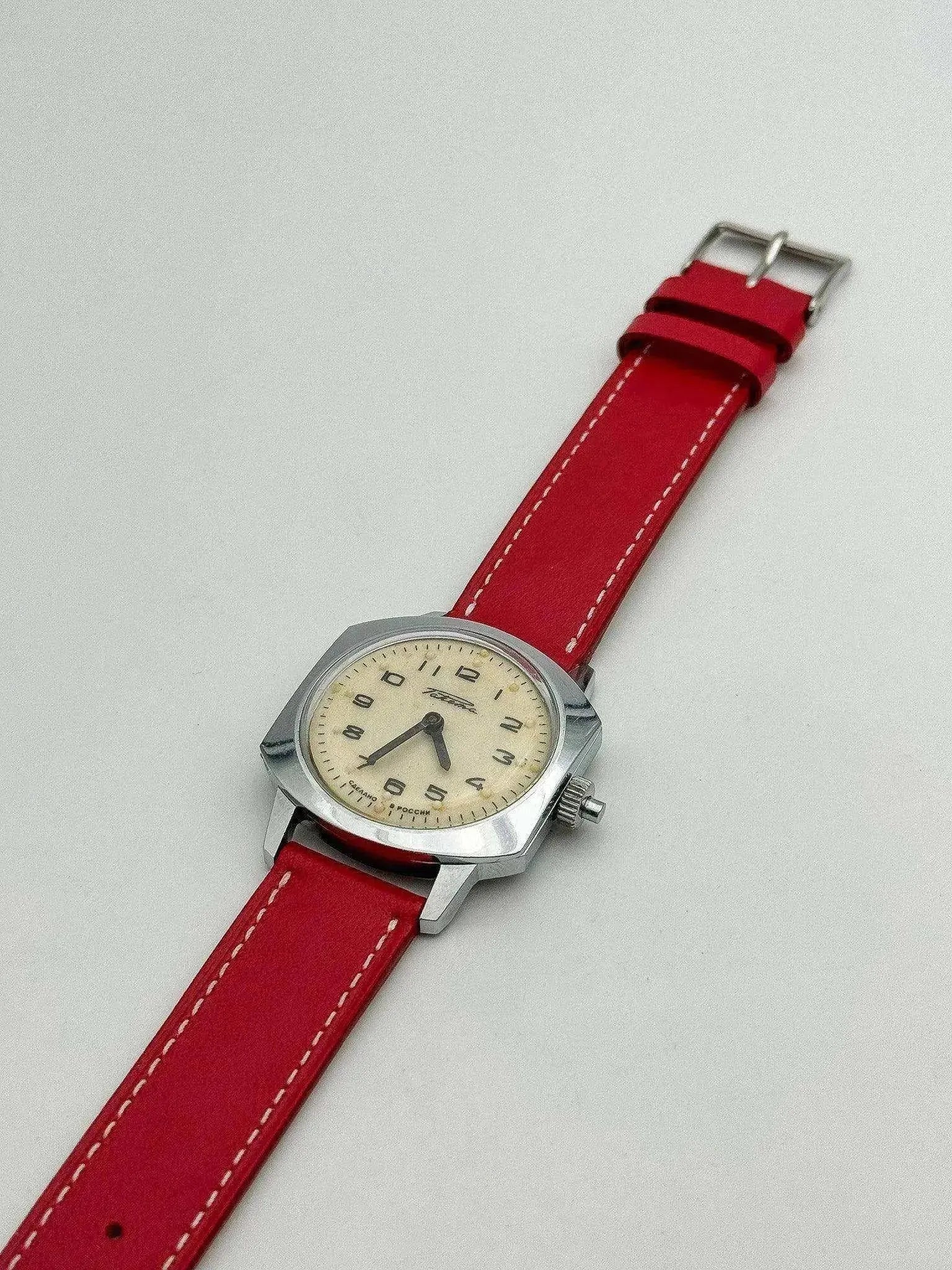 Raketa - Blind Crème Bracelet rouge - 1980s - Atelier Victor