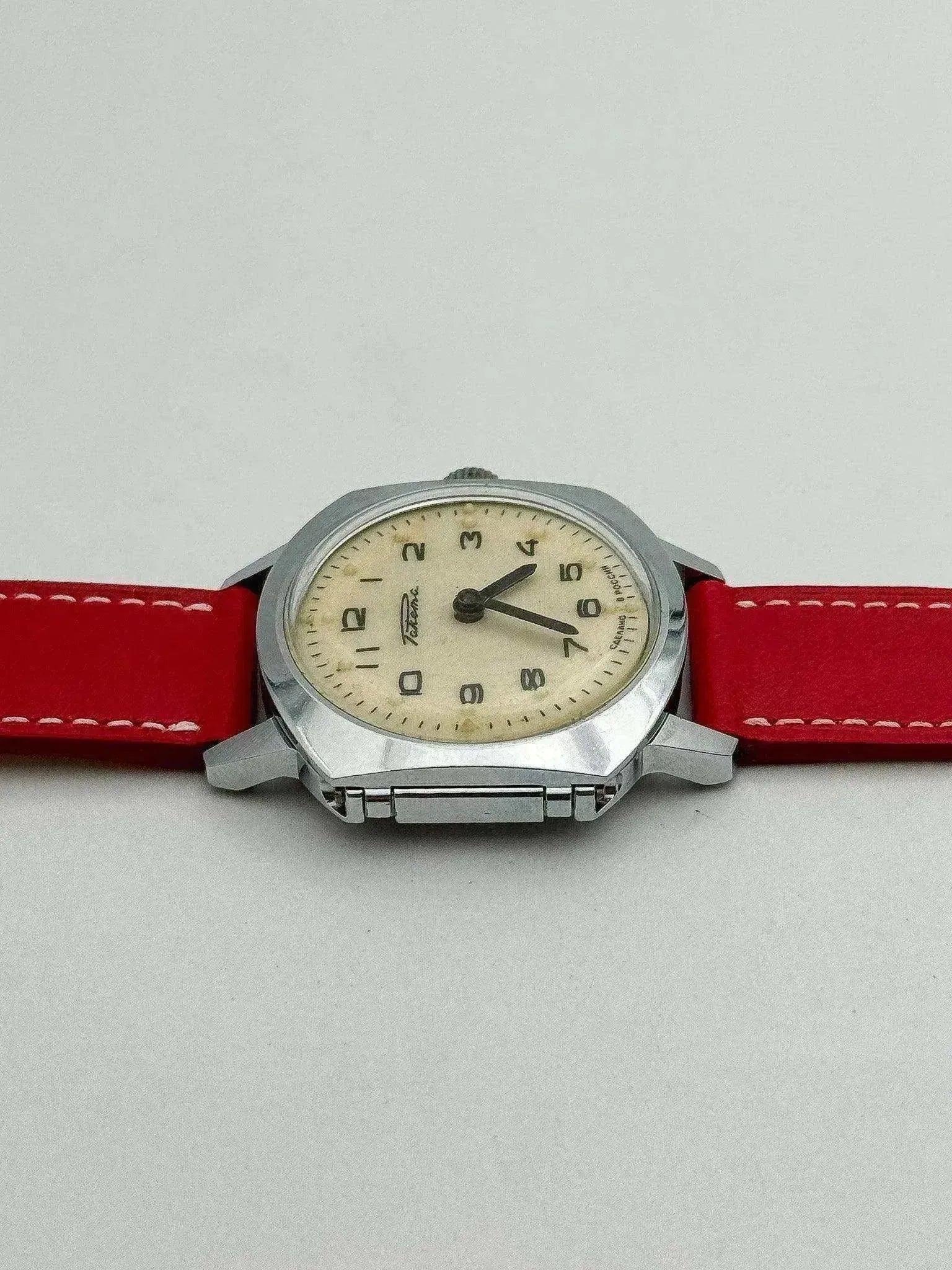 Raketa - Blind Crème Bracelet rouge - 1980s - Atelier Victor