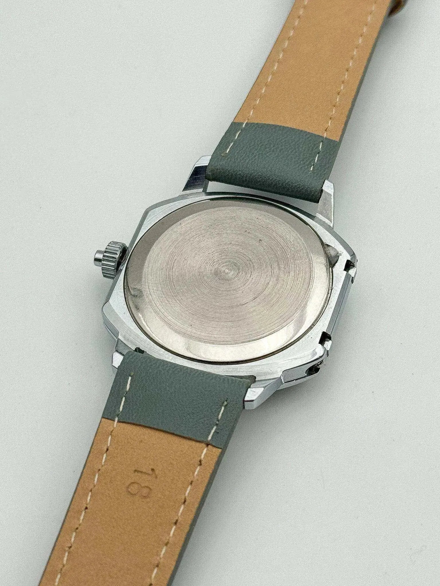 Raketa - Blind White Dial - 1980’s - Atelier Victor Paris - Vintage Watch Shop Dubai