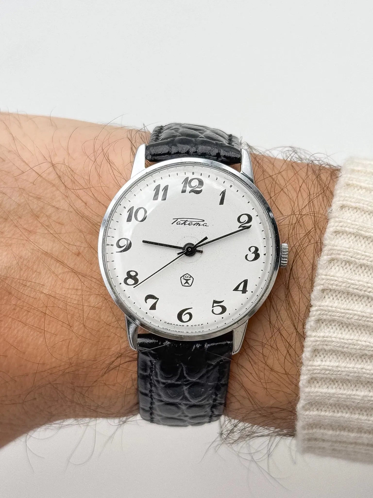Raketa - Cadran Blanc Chiffres Arabes Noir - 1980s - Atelier Victor Paris - Vintage Watch Shop Dubai