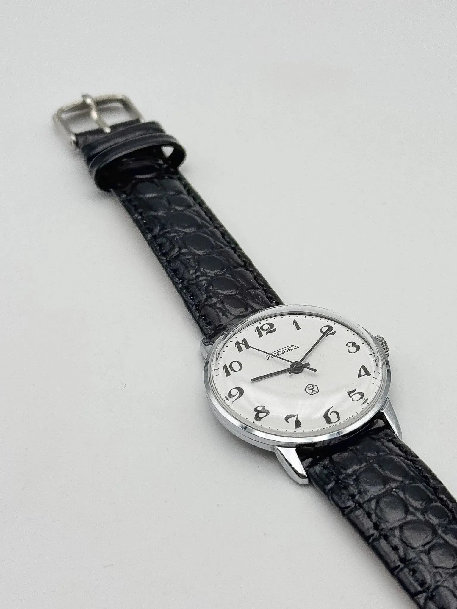 Raketa - Cadran Blanc Chiffres Arabes Noir - 1980s - Atelier Victor Paris - Vintage Watch Shop Dubai