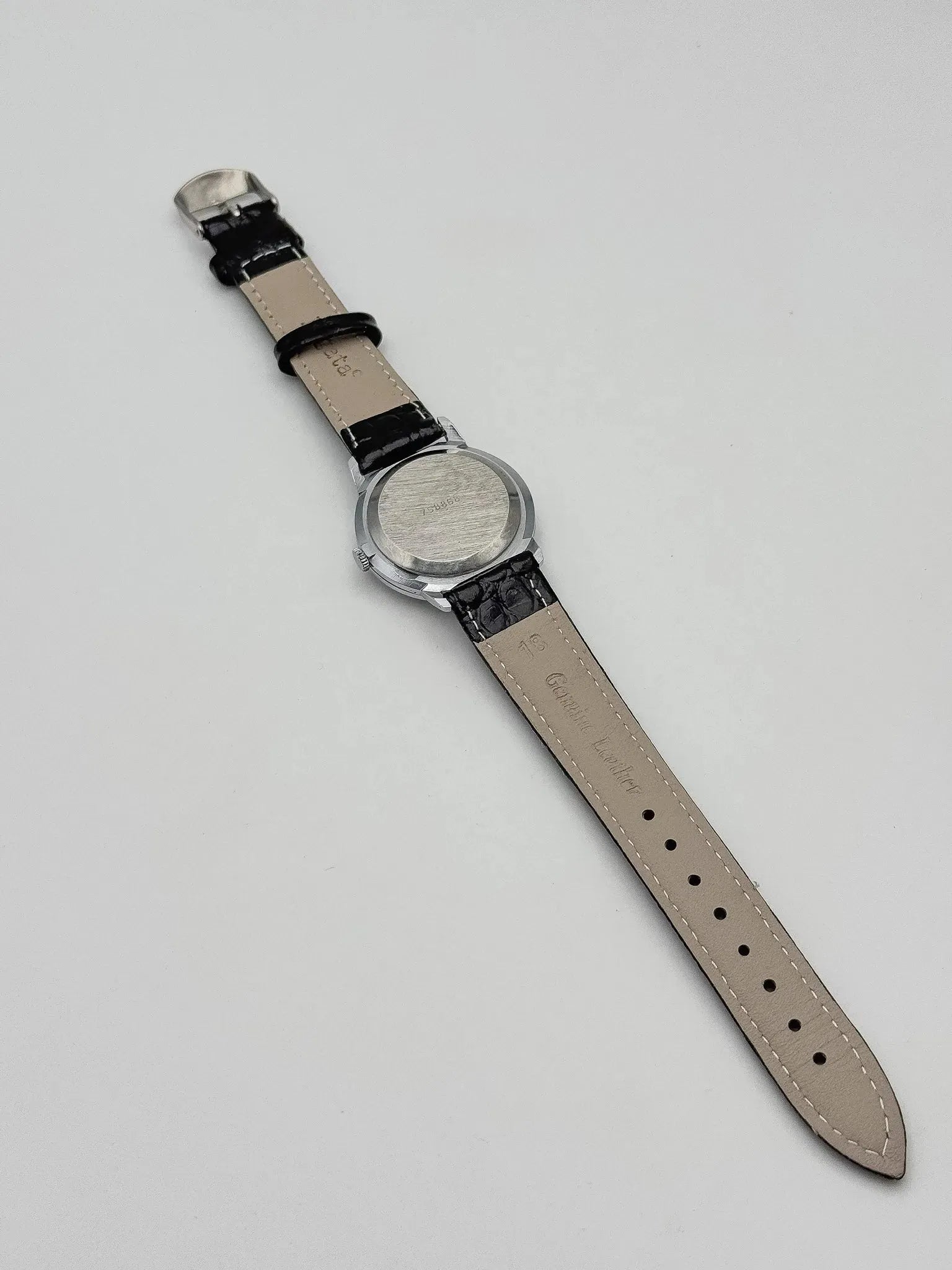 Raketa - Cadran Blanc Chiffres Arabes Noir - 1980s - Atelier Victor Paris - Vintage Watch Shop Dubai