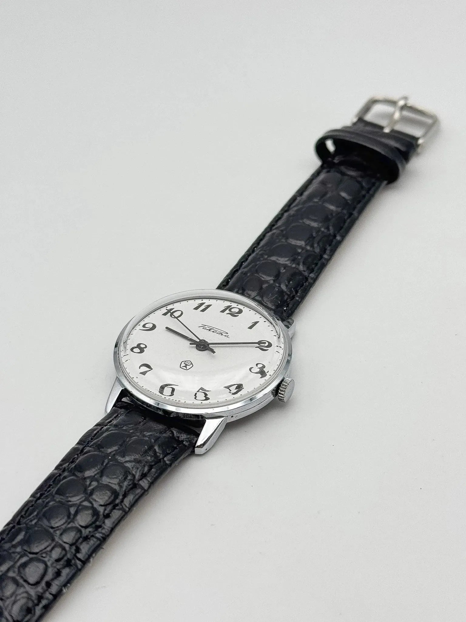Raketa - Cadran Blanc Chiffres Arabes Noir - 1980s - Atelier Victor Paris - Vintage Watch Shop Dubai