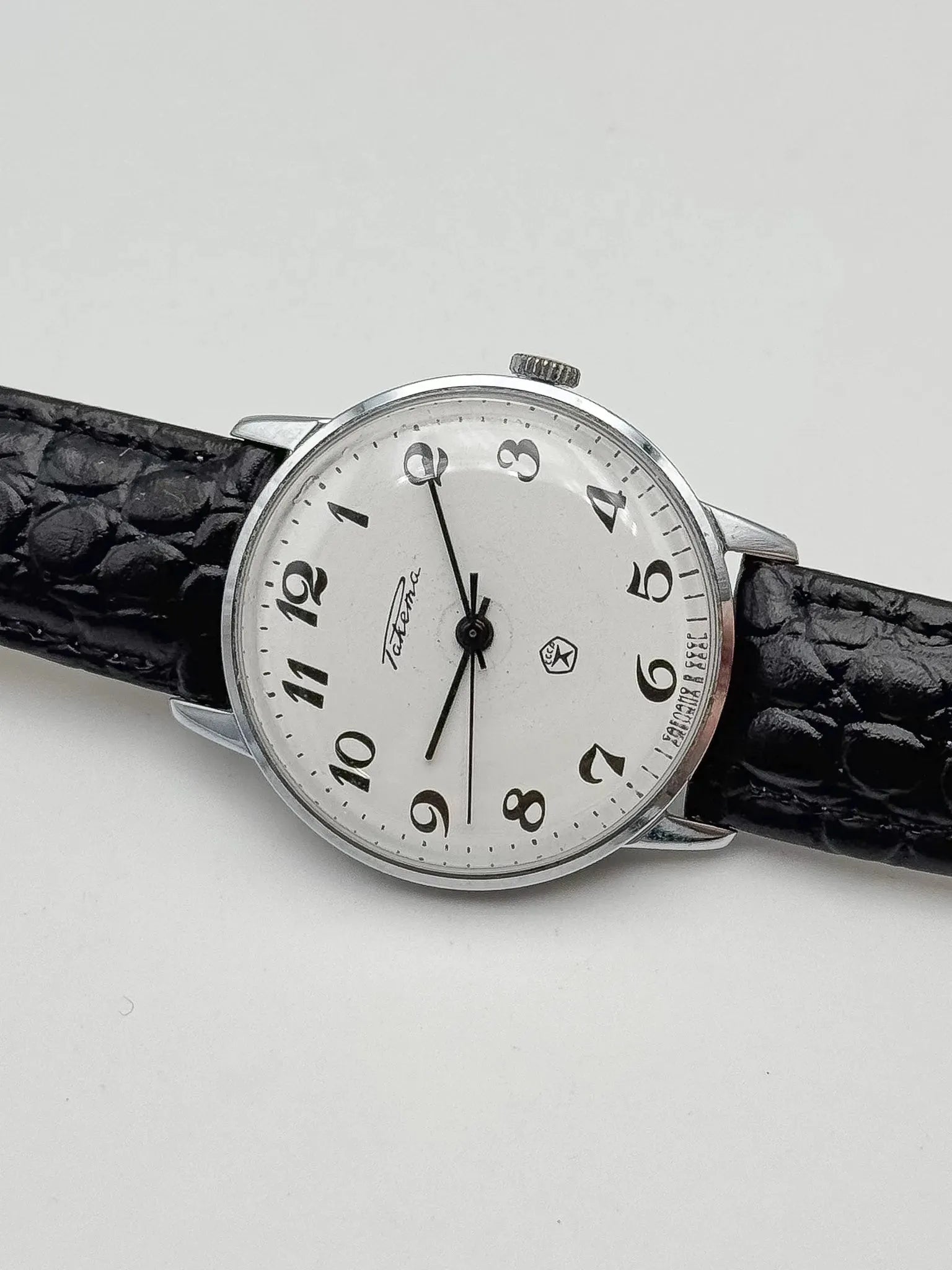 Raketa - Cadran Blanc Chiffres Arabes Noir - 1980s - Atelier Victor Paris - Vintage Watch Shop Dubai