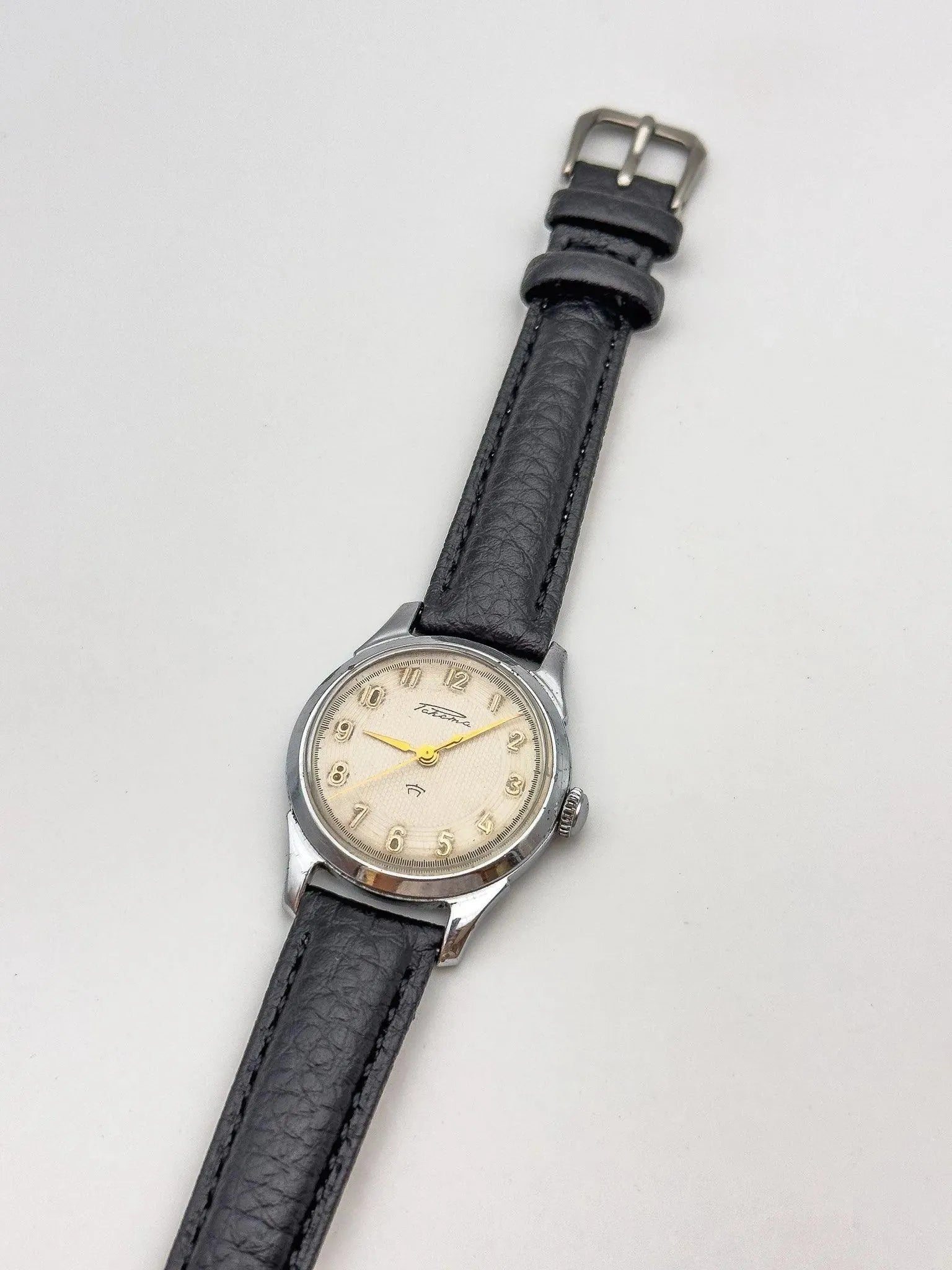 Raketa - Cadran Crème Guilloché - 1960s - Atelier Victor Paris - Vintage Watch Shop Dubai