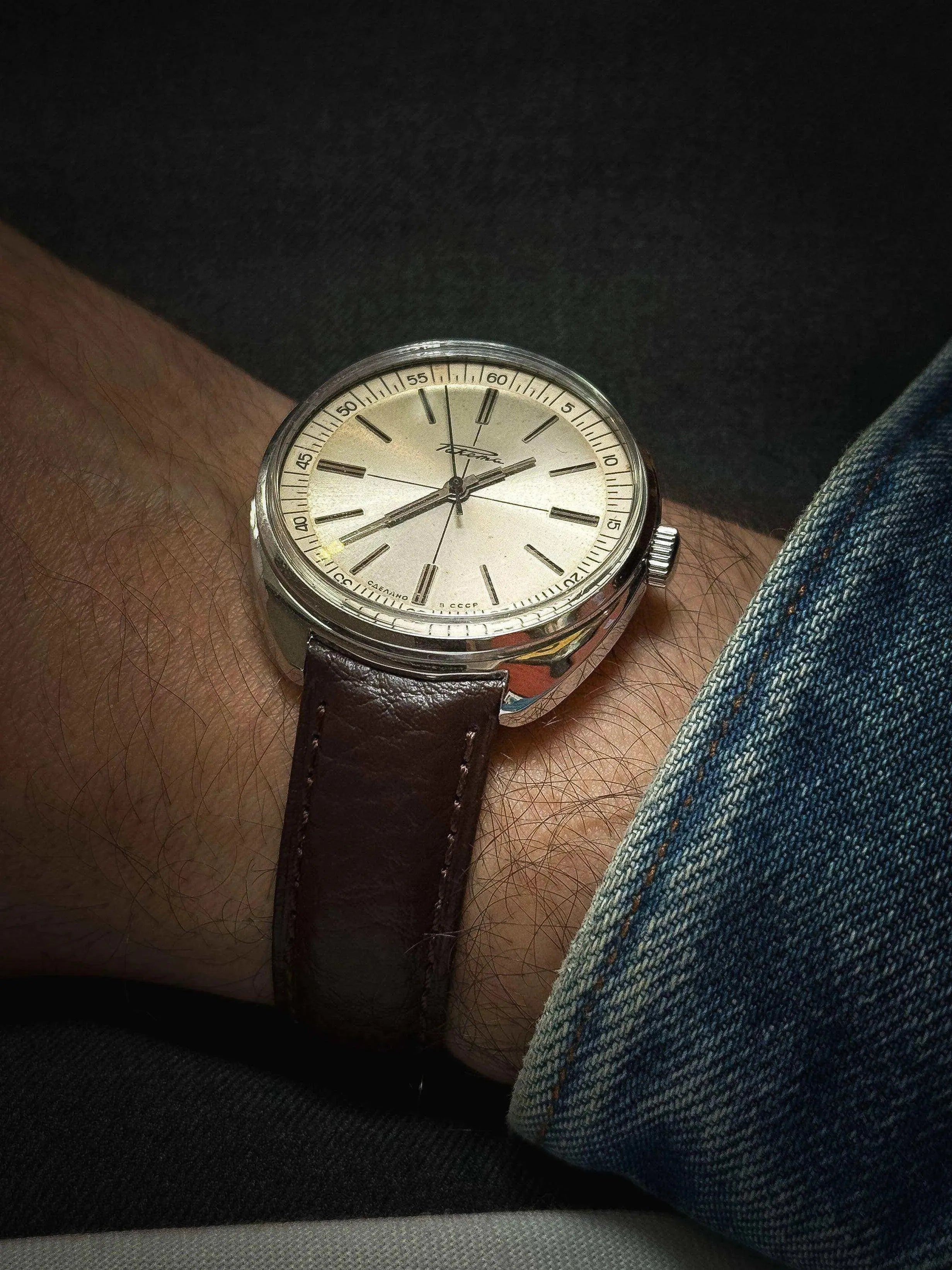 Raketa - Crosshair Dial - 1970s - Atelier Victor Paris - Vintage Watch Shop Dubai